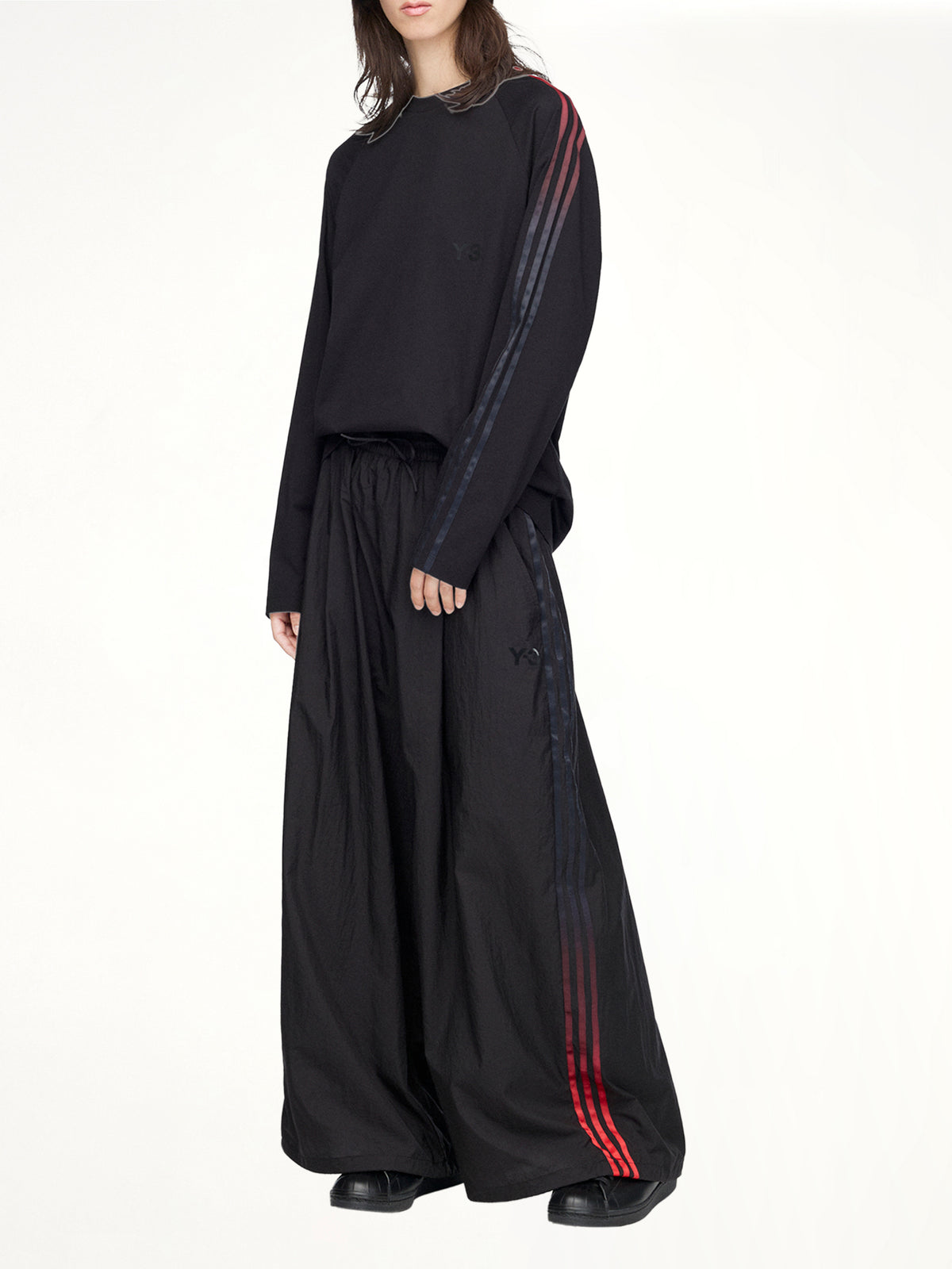 Gradient 3 Stripe LS T-Shirt in Black/Red