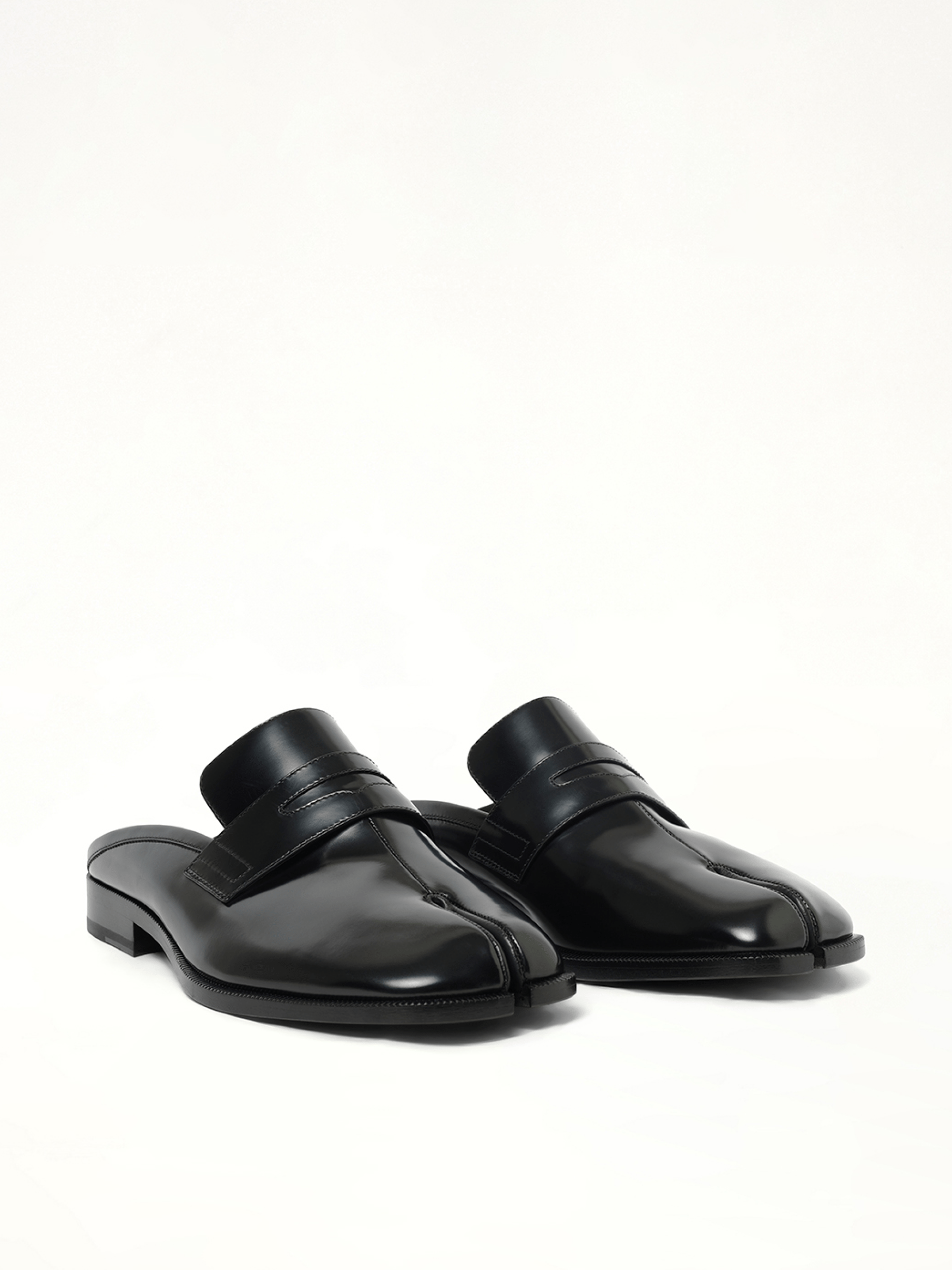 Tabi Mule in Black Front View | MAISON MARGIELA