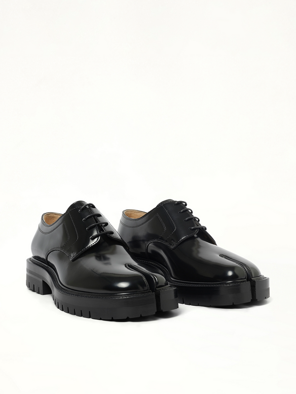 Tabi Lace-Ups Chunky Sole in Black Front View | MAISON MARGIELA