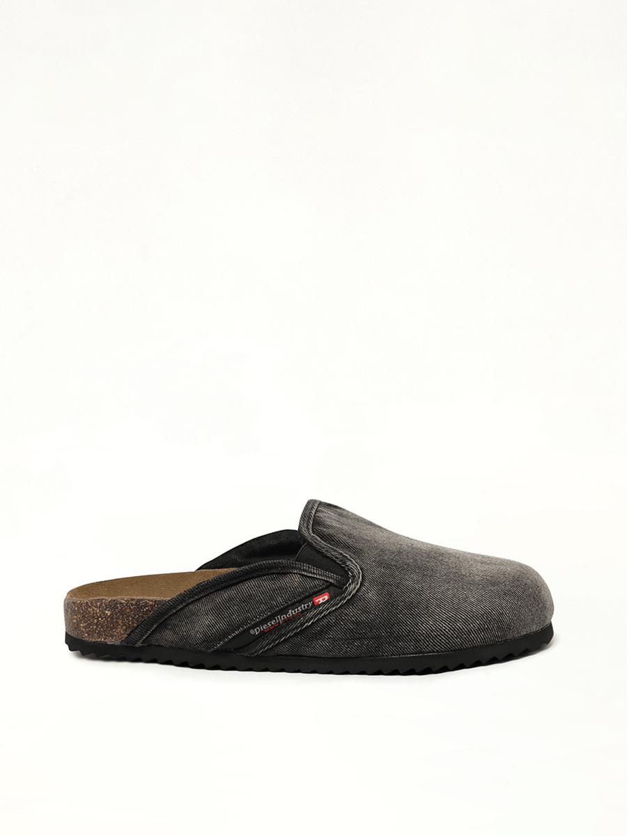 D-WOODSTOCK Slip-on in Black Side View | DIESEL