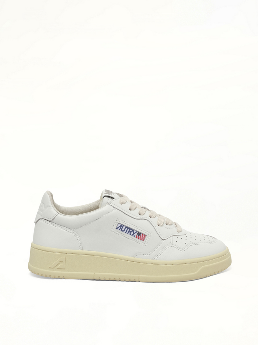 Medalist Low Sneakers in White/White Side View | AUTRY