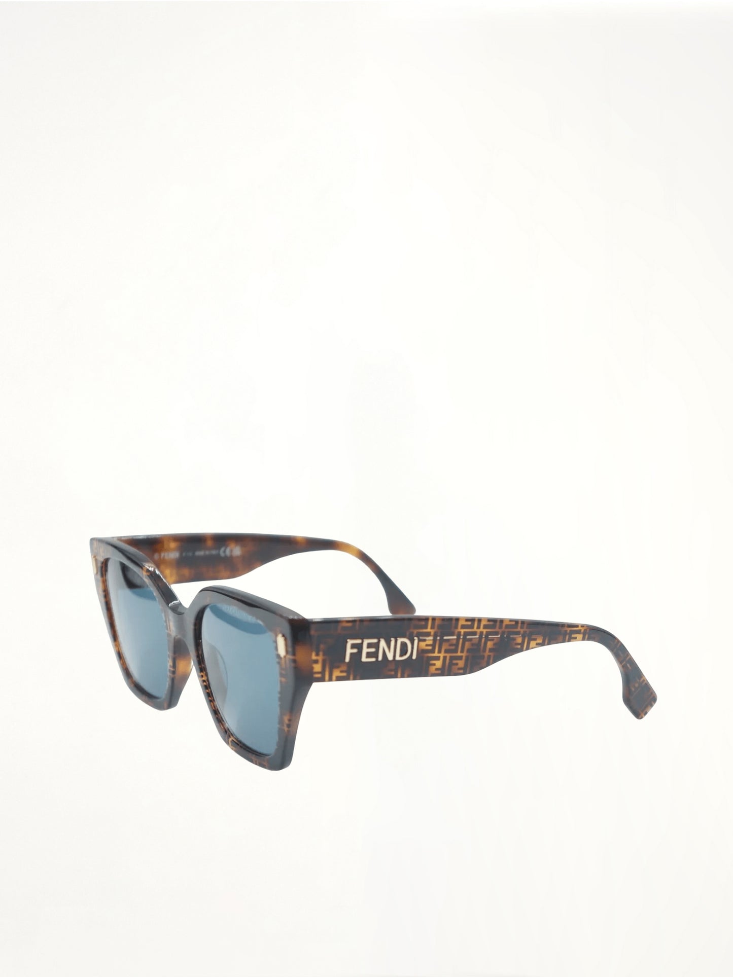 FE40070F Sunglasses with Smoke Lens in Coloured Havana