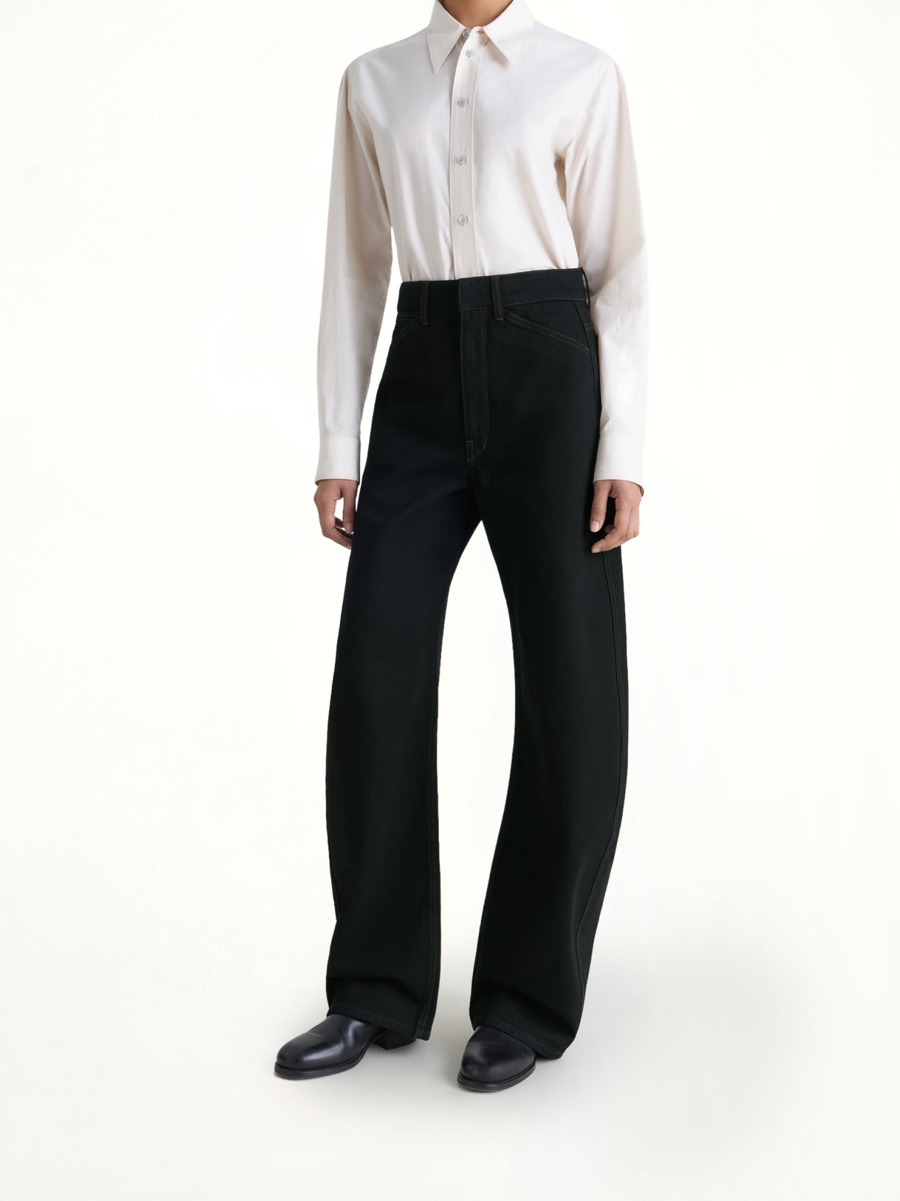 High Waisted Curved Pants in Black