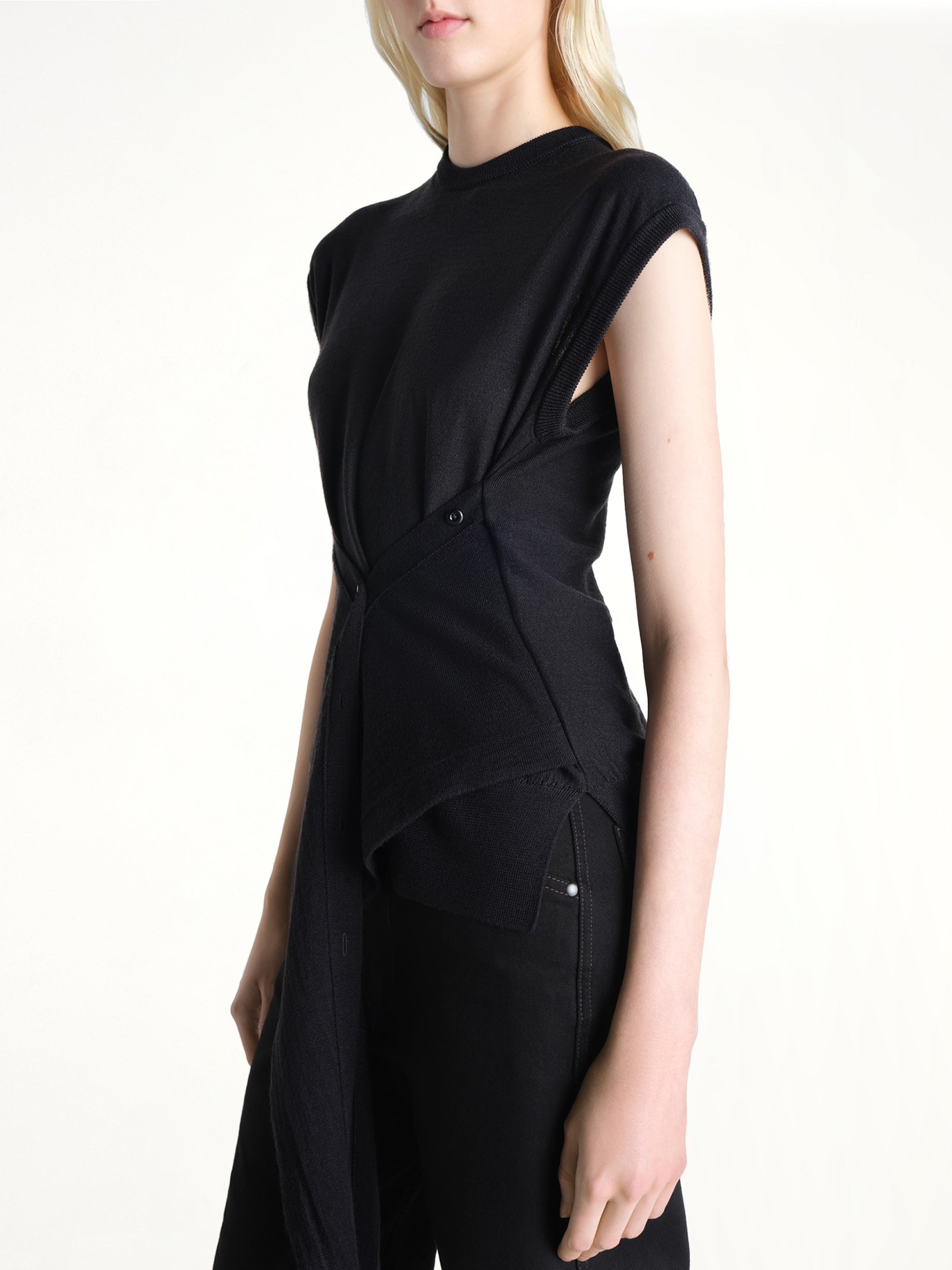 Sleeveless Buttoned Top in Black