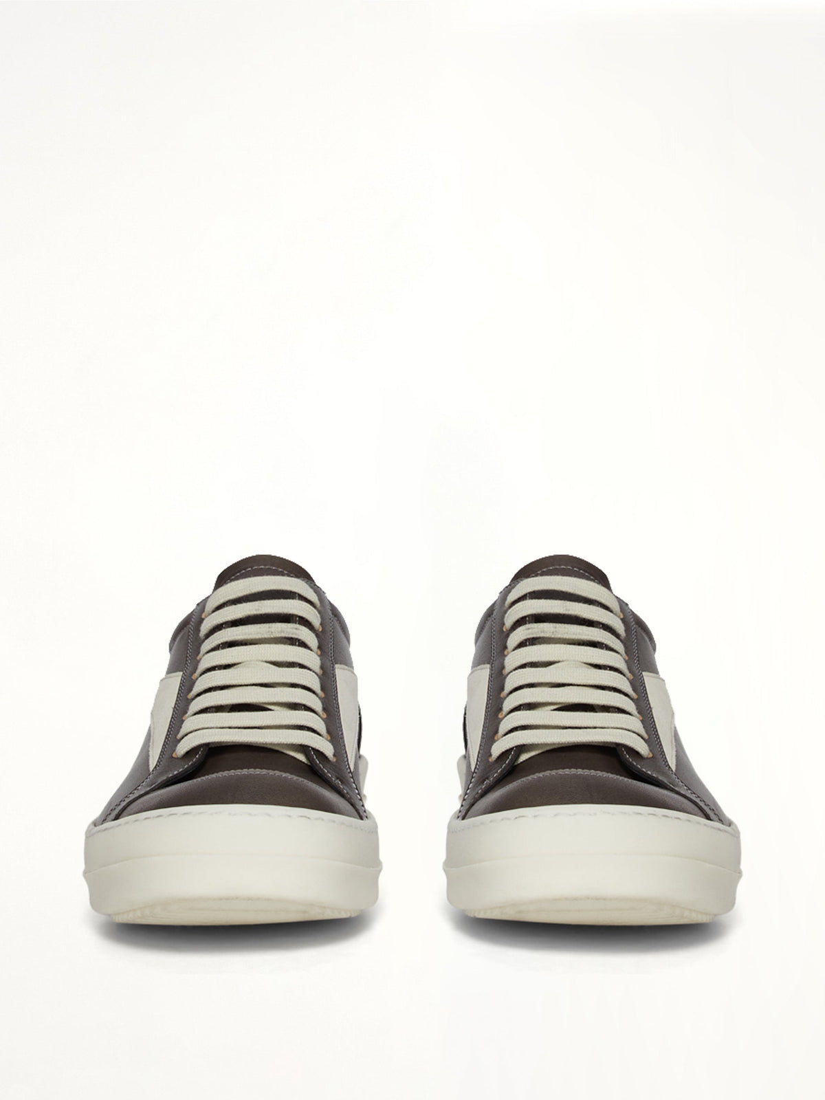 Vintage Sneaker in Washed Black
