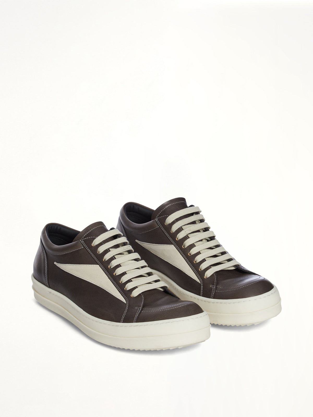 Vintage Sneaker in Washed Black