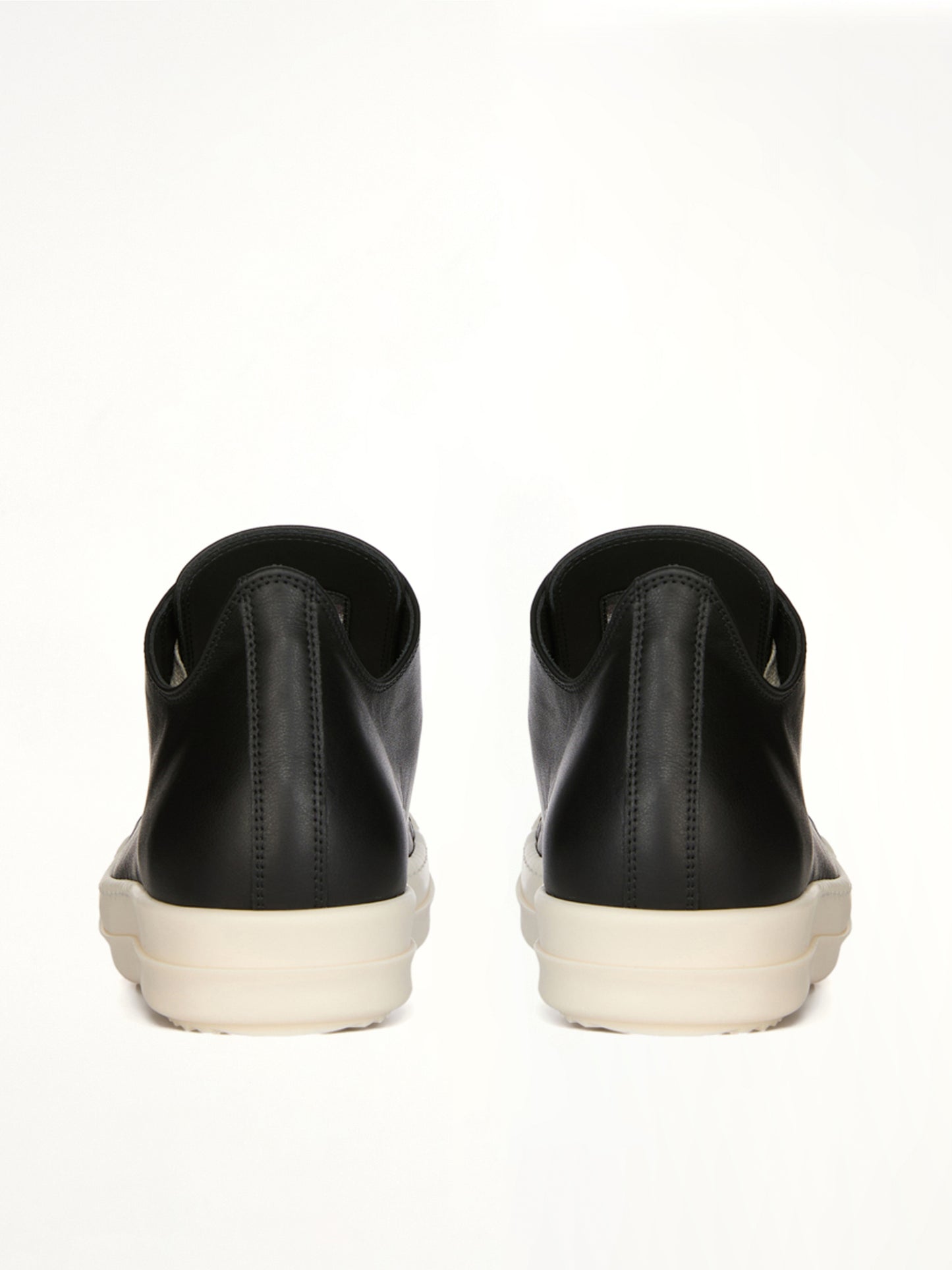 Low Sneaks in Black/Milk