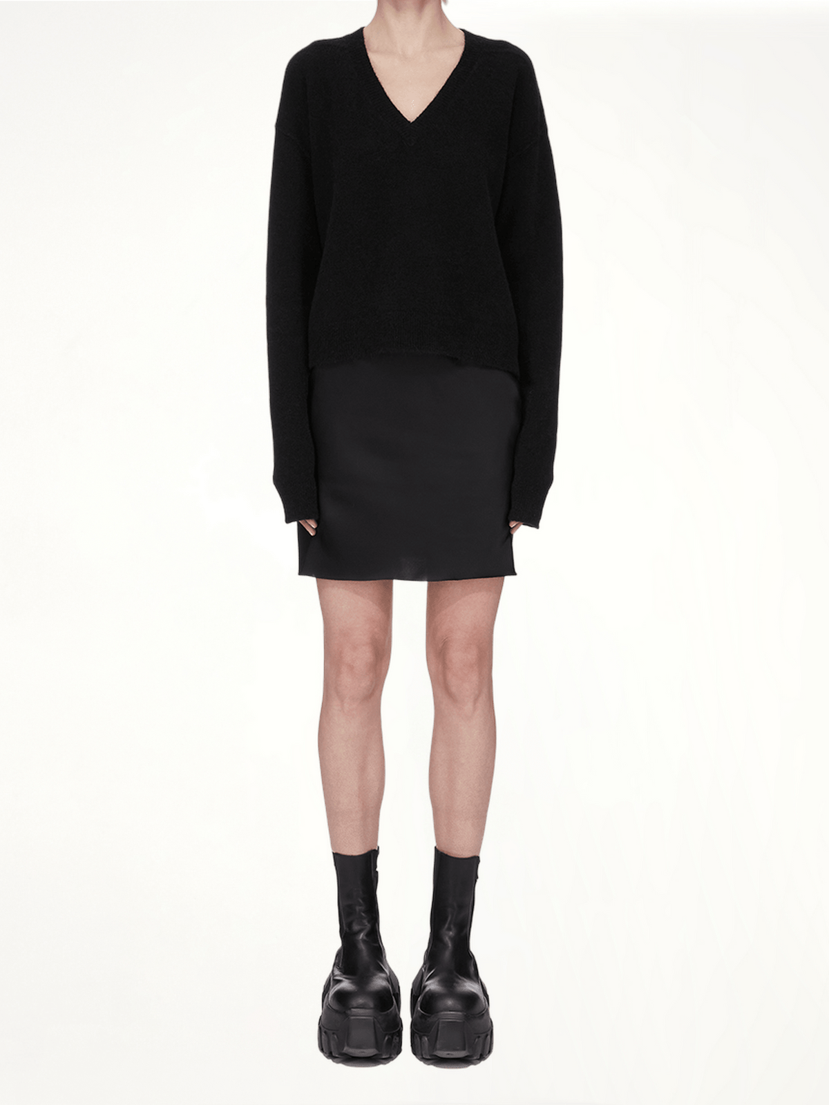 Tommy V Neck Sweater in Black
