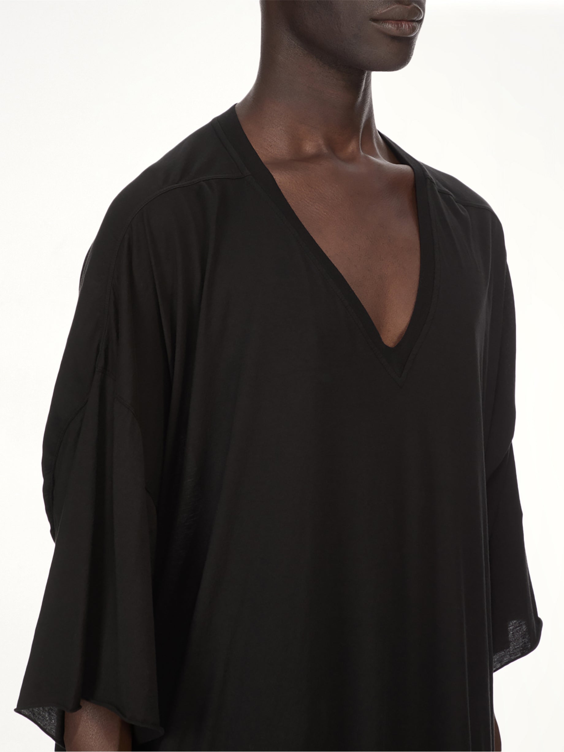 V Tommy T-Shirt in Black