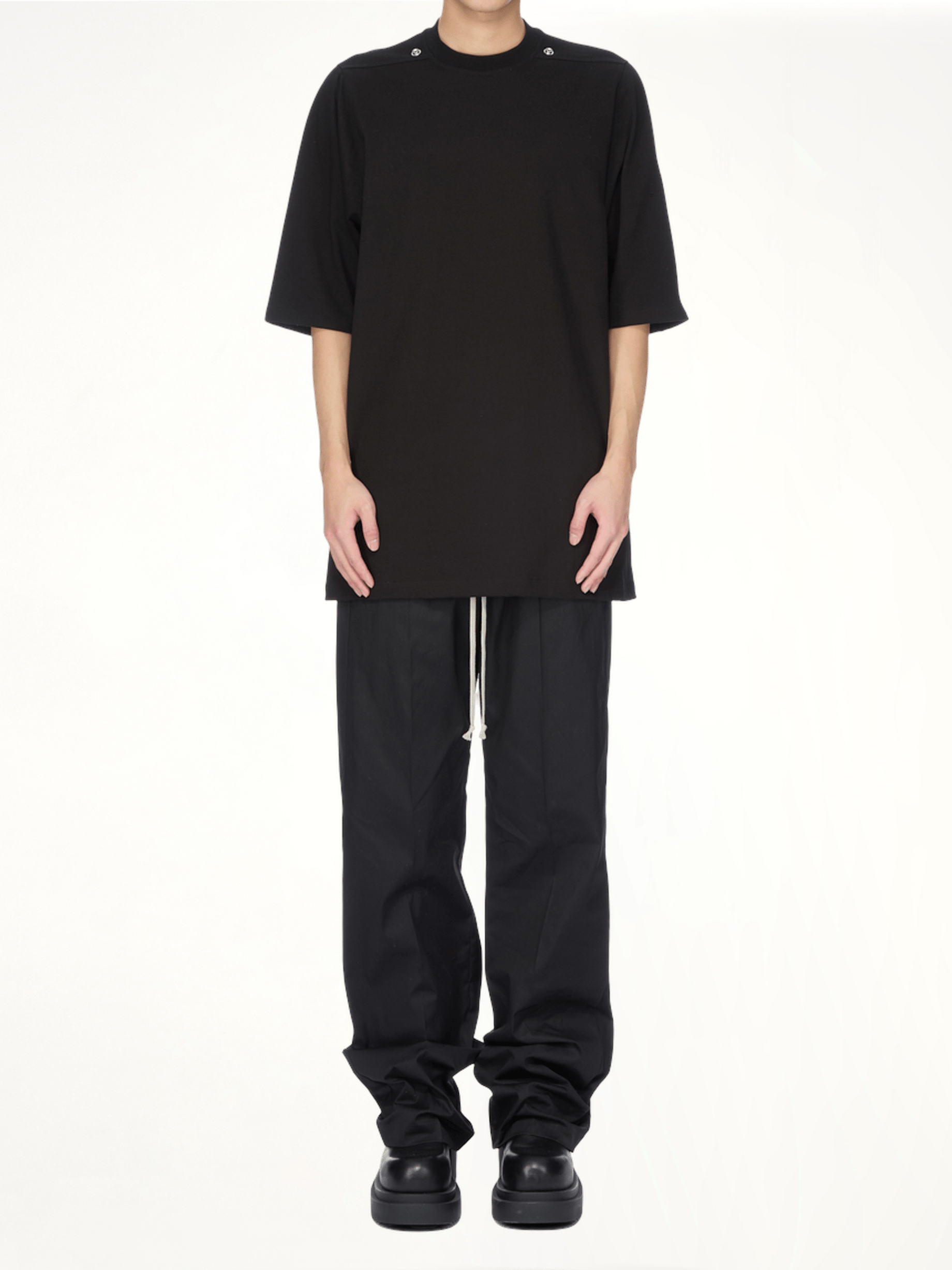 Jumbo SS Rivet T-Shirt in Black