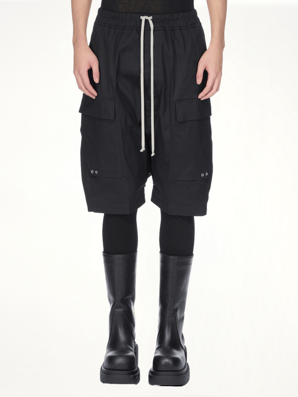 Cargo Pods Shorts in Black