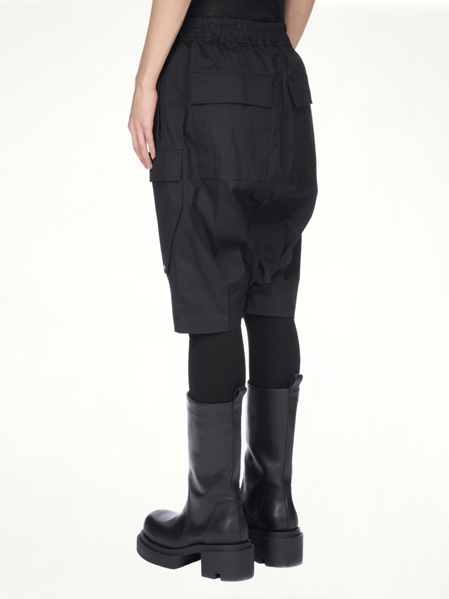 Cargo Pods Shorts in Black