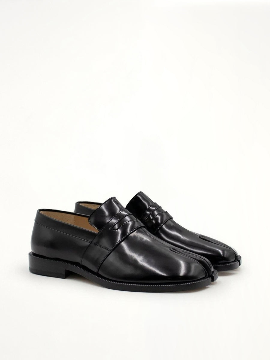 Tabi Loafers in Black