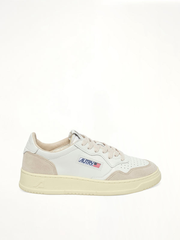 Medalist Low Sneakers in White Side View | AUTRY