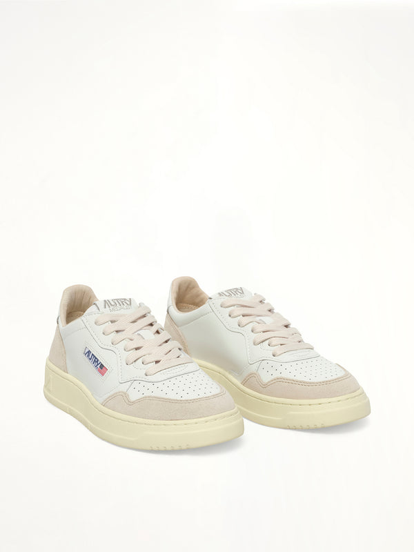 Medalist Low Sneakers in White Front View | AUTRY