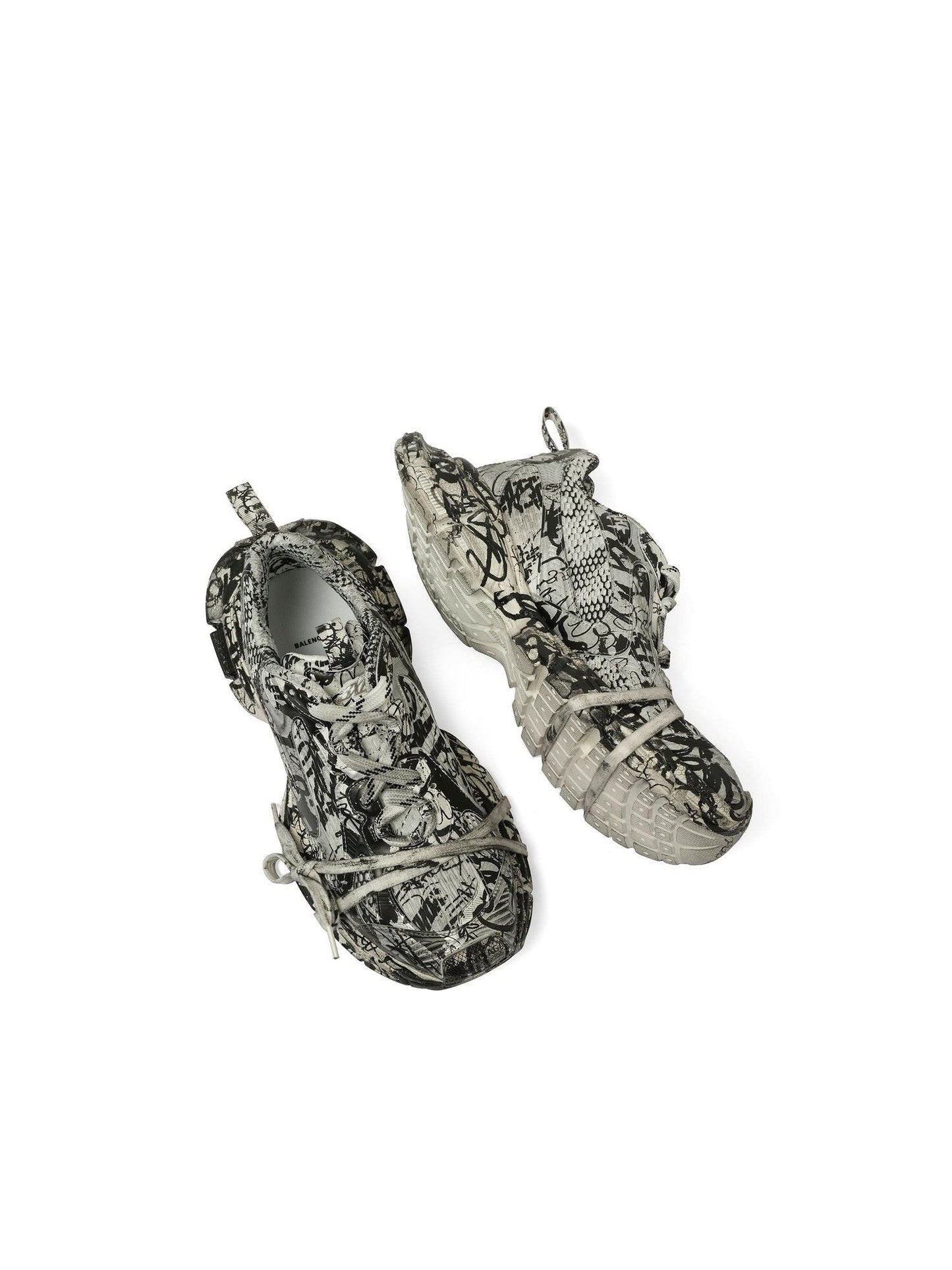 3XL Extreme Graffiti Sneaker in White/Black