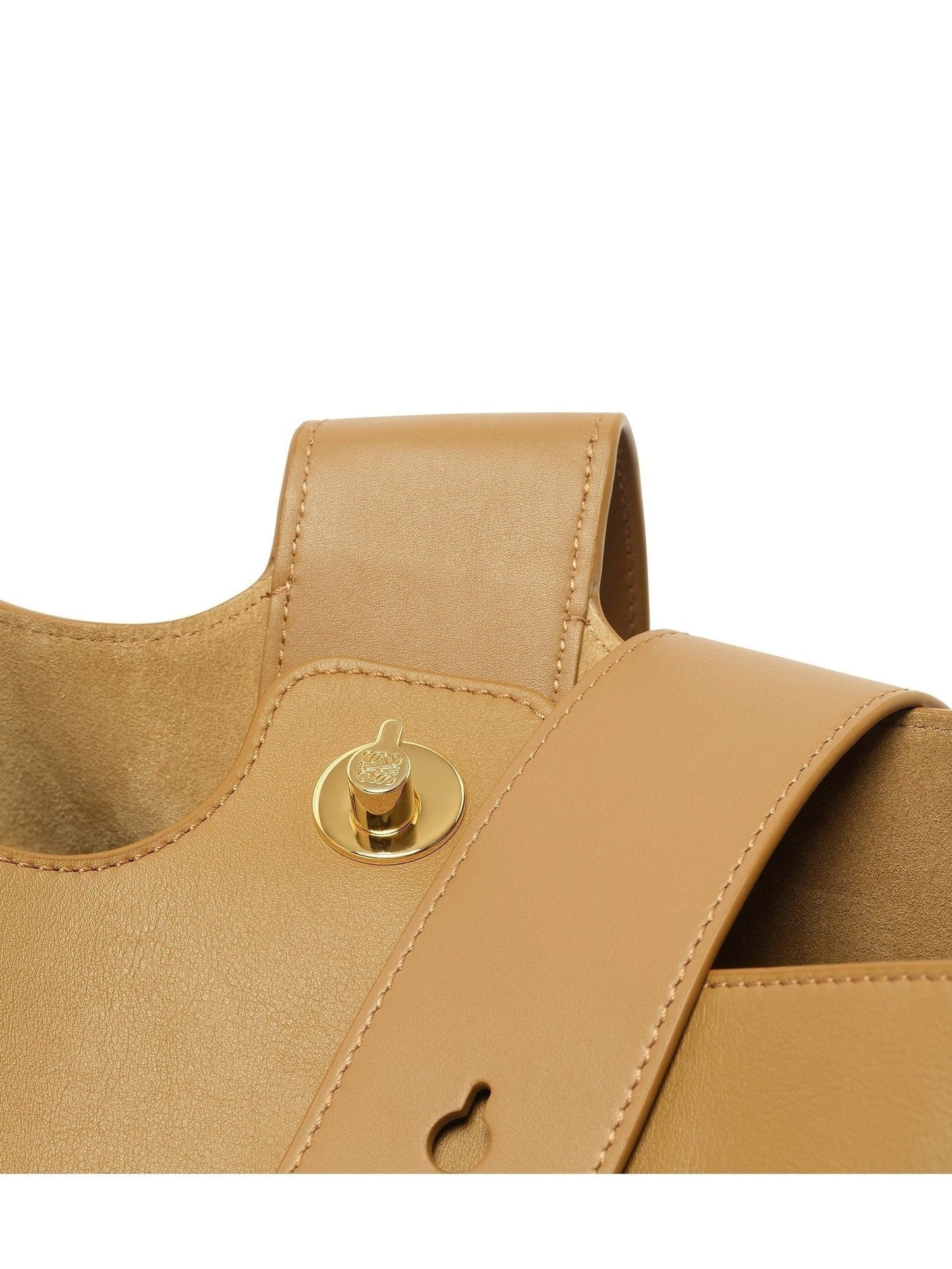 Loewe Pebble Bucket Medium in Oak