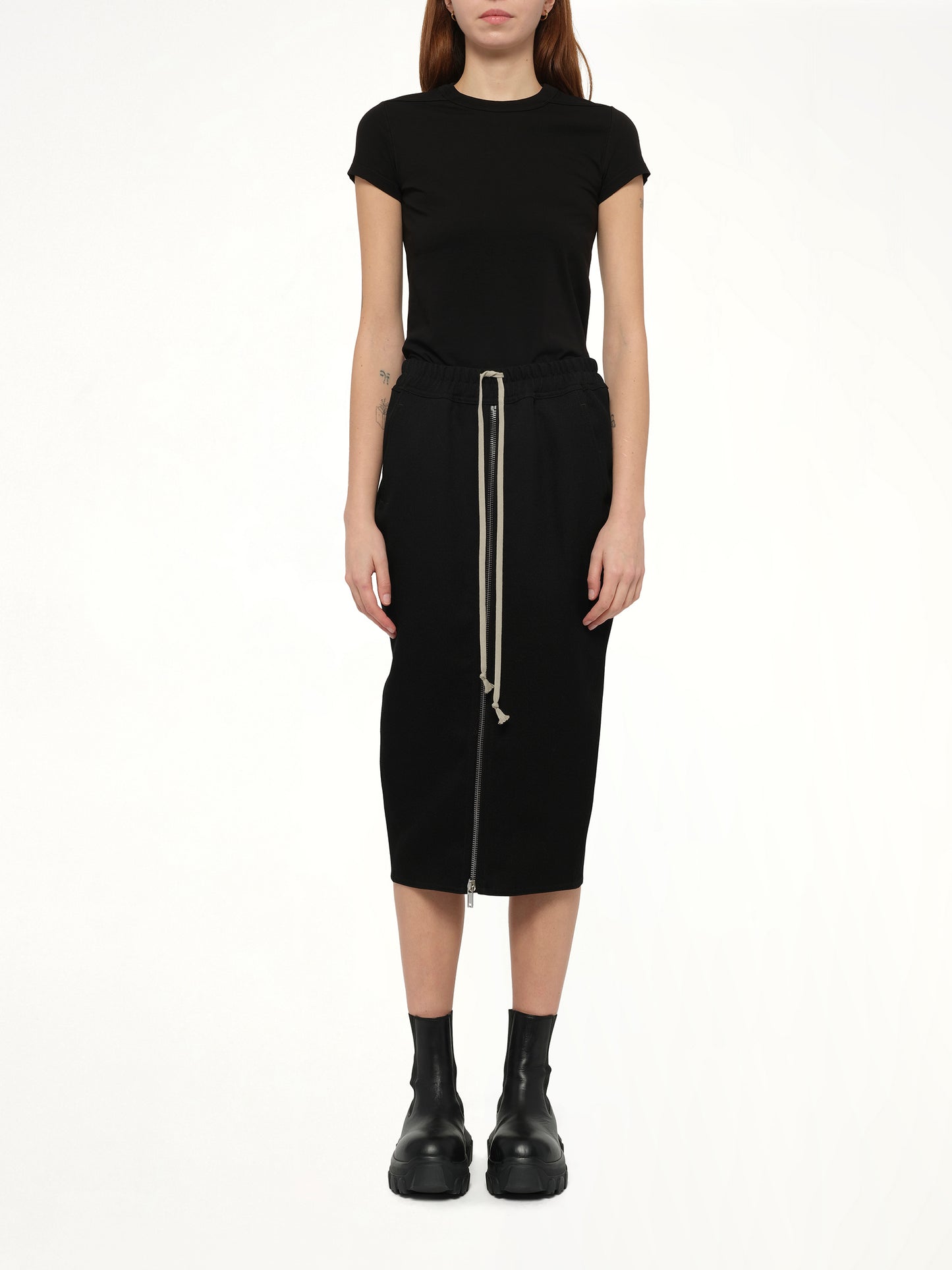Zipped Short Pillar Skirt in Black