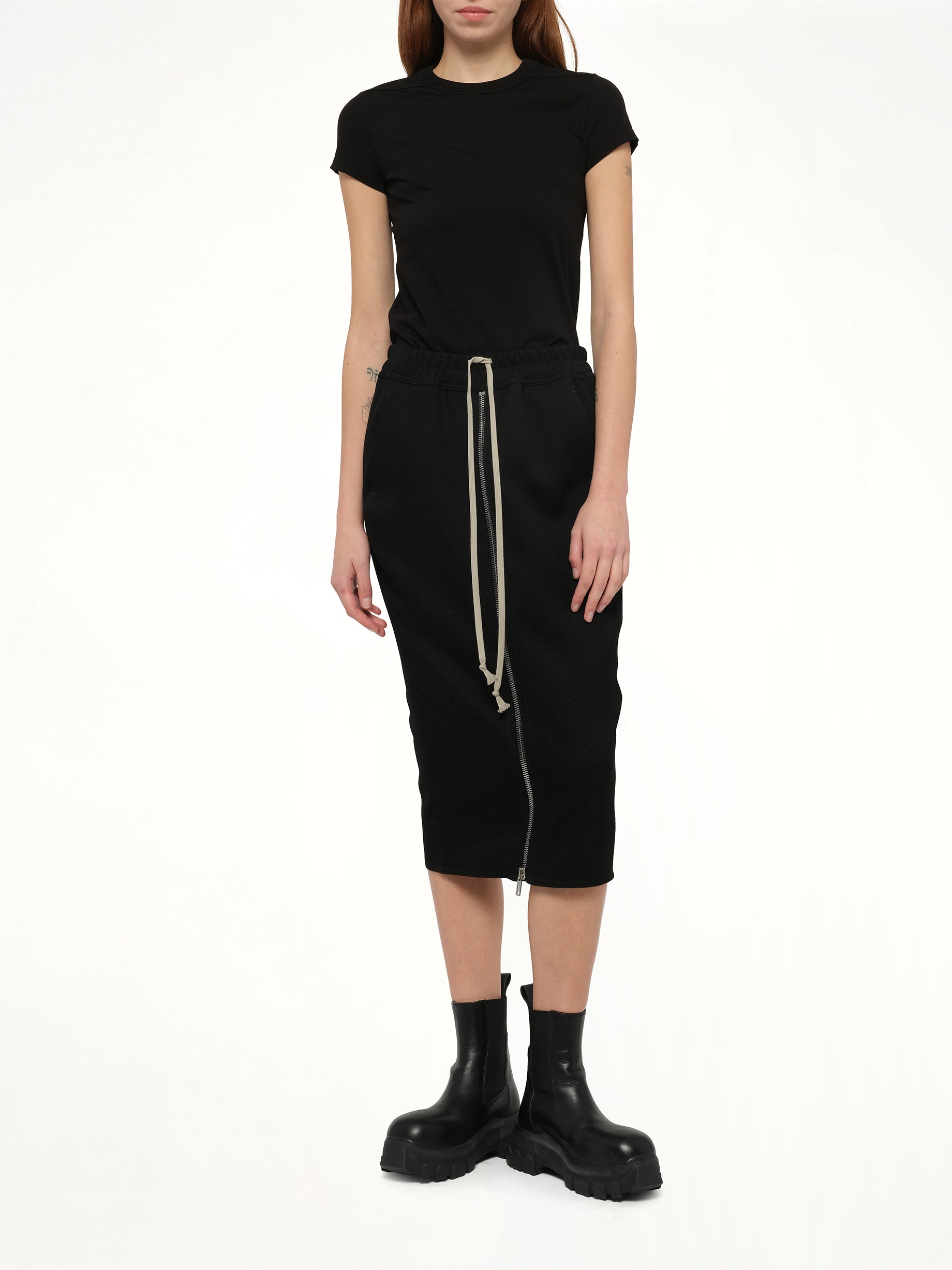 Zipped Short Pillar Skirt in Black