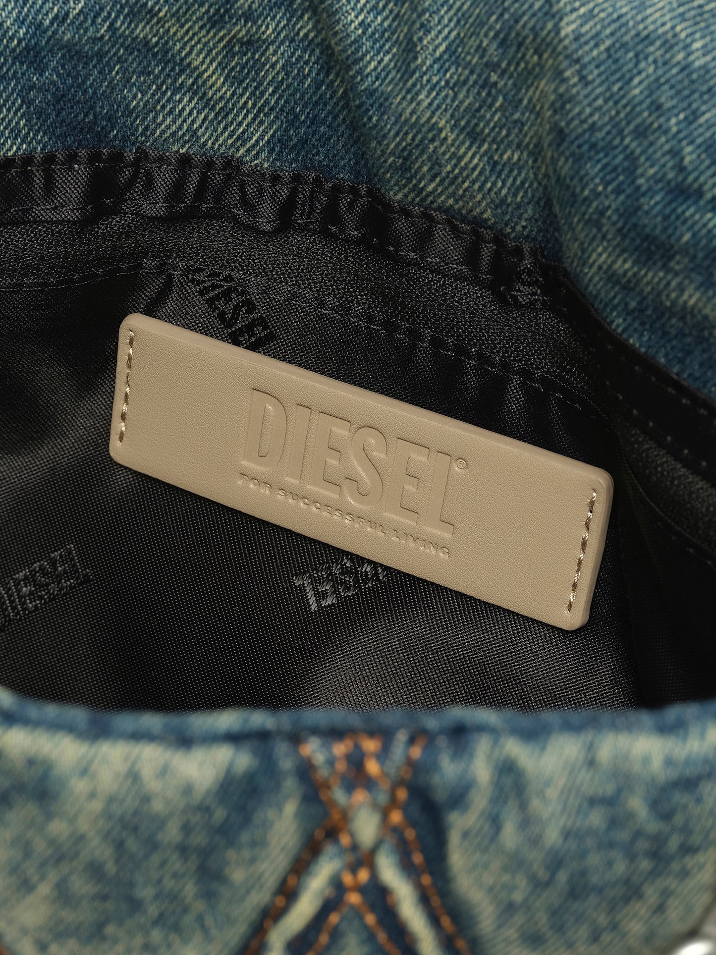 CHARM-D M Shoulder Bag in Dark Blue