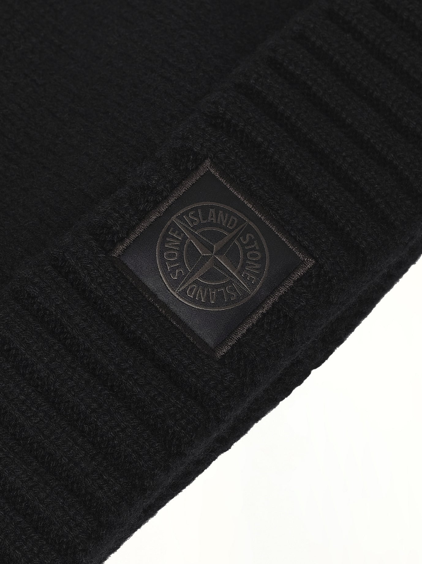 N10001 Stone Island Beanie in Black