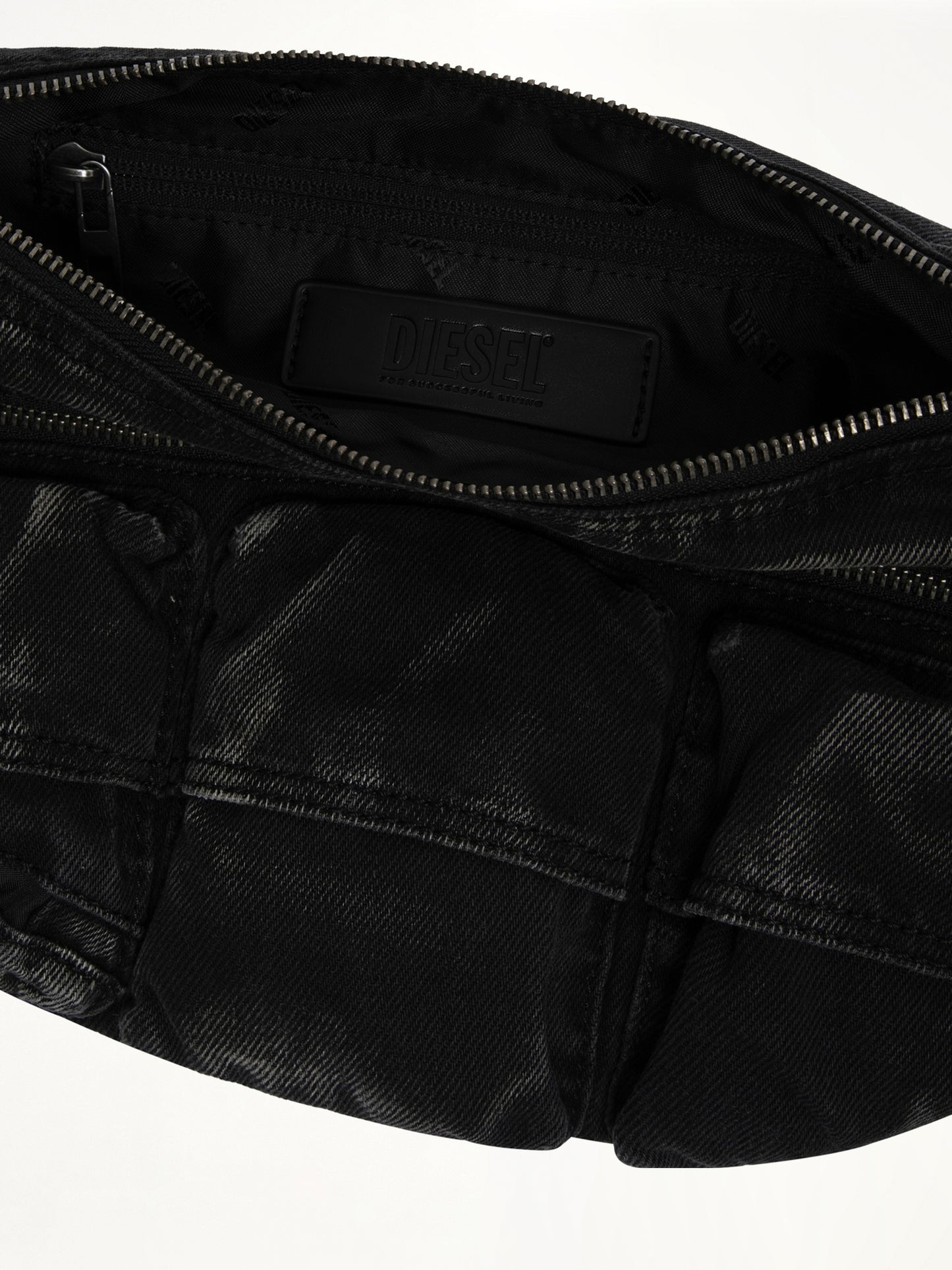 MULTI-PKTS Shoulder Bag in Black