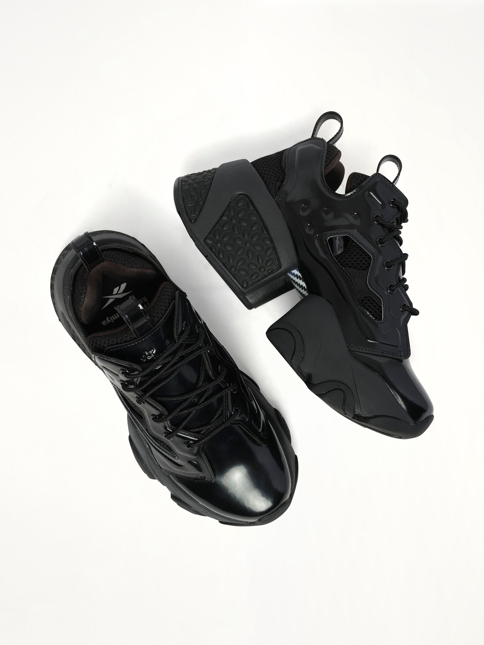 Noir Kei Ninomiya X Reebok Low Sneaker in Black Top View | NOIR KEI NINOMIYA
