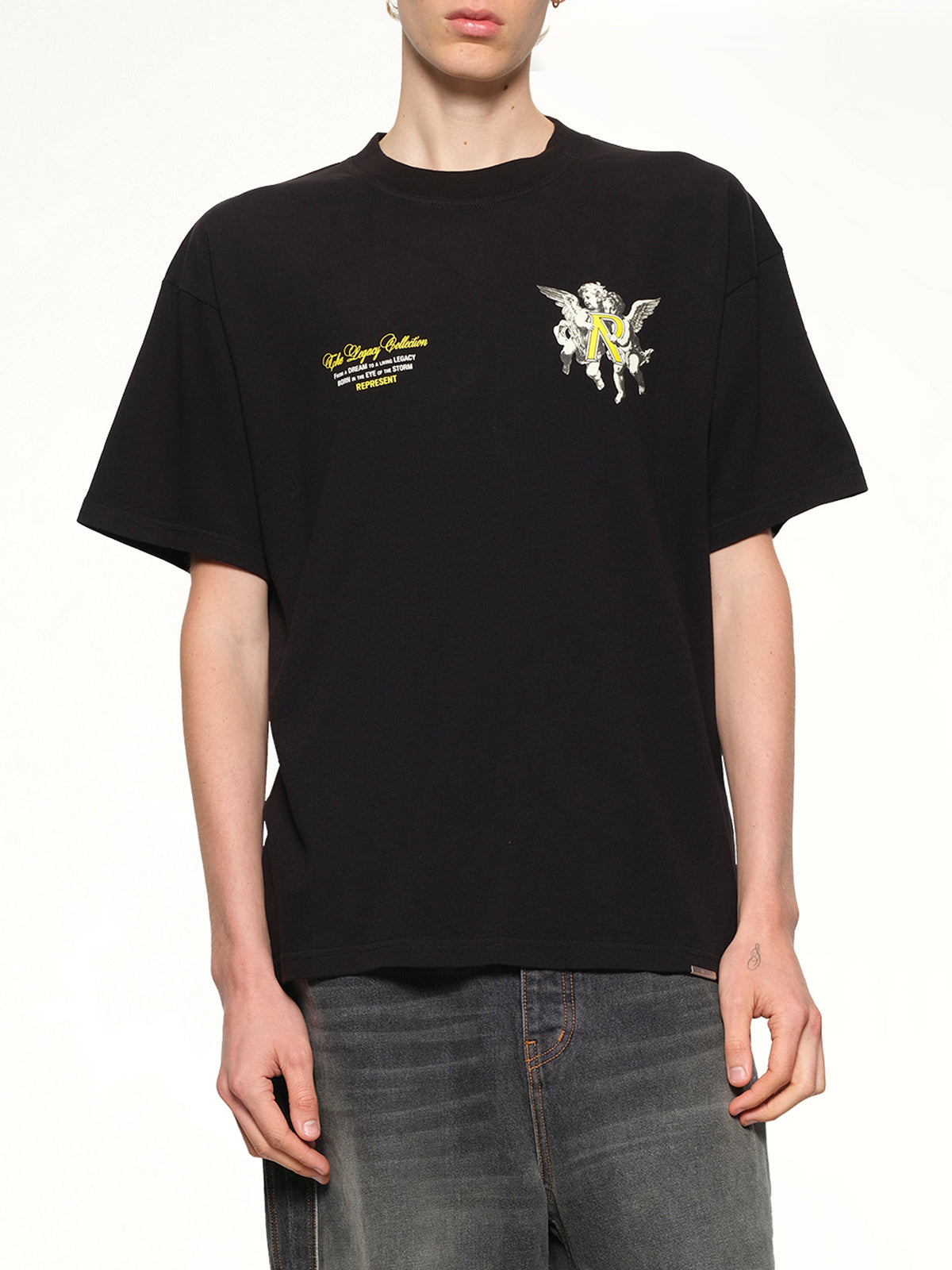 ジェットブラックのレガシー・チェラブスTシャツ