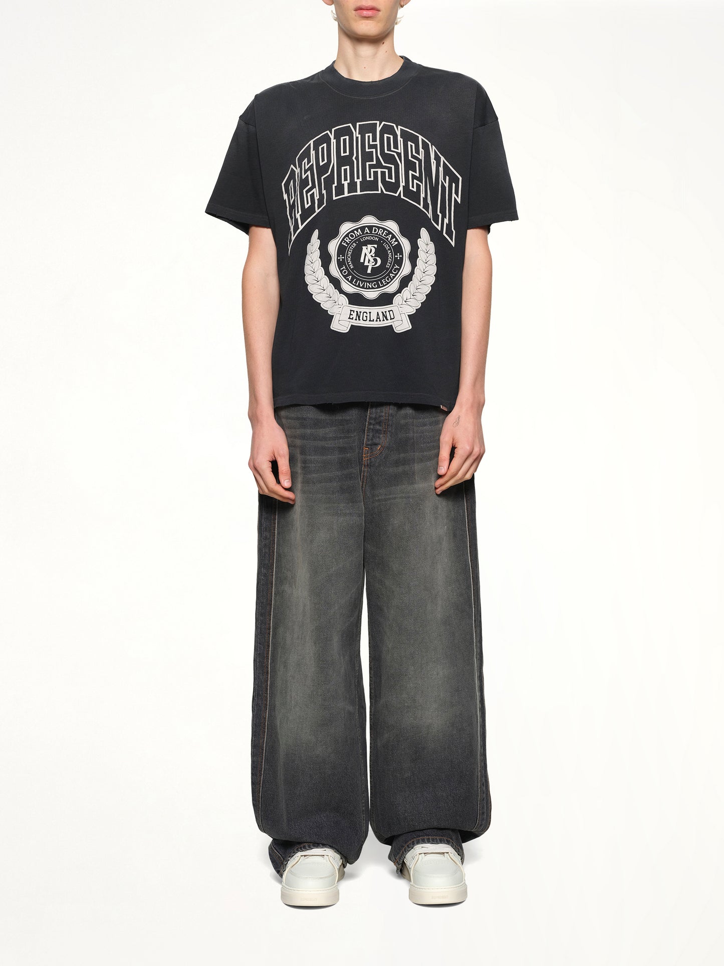 Represent Legacy Crest T-Shirt in Stained Black