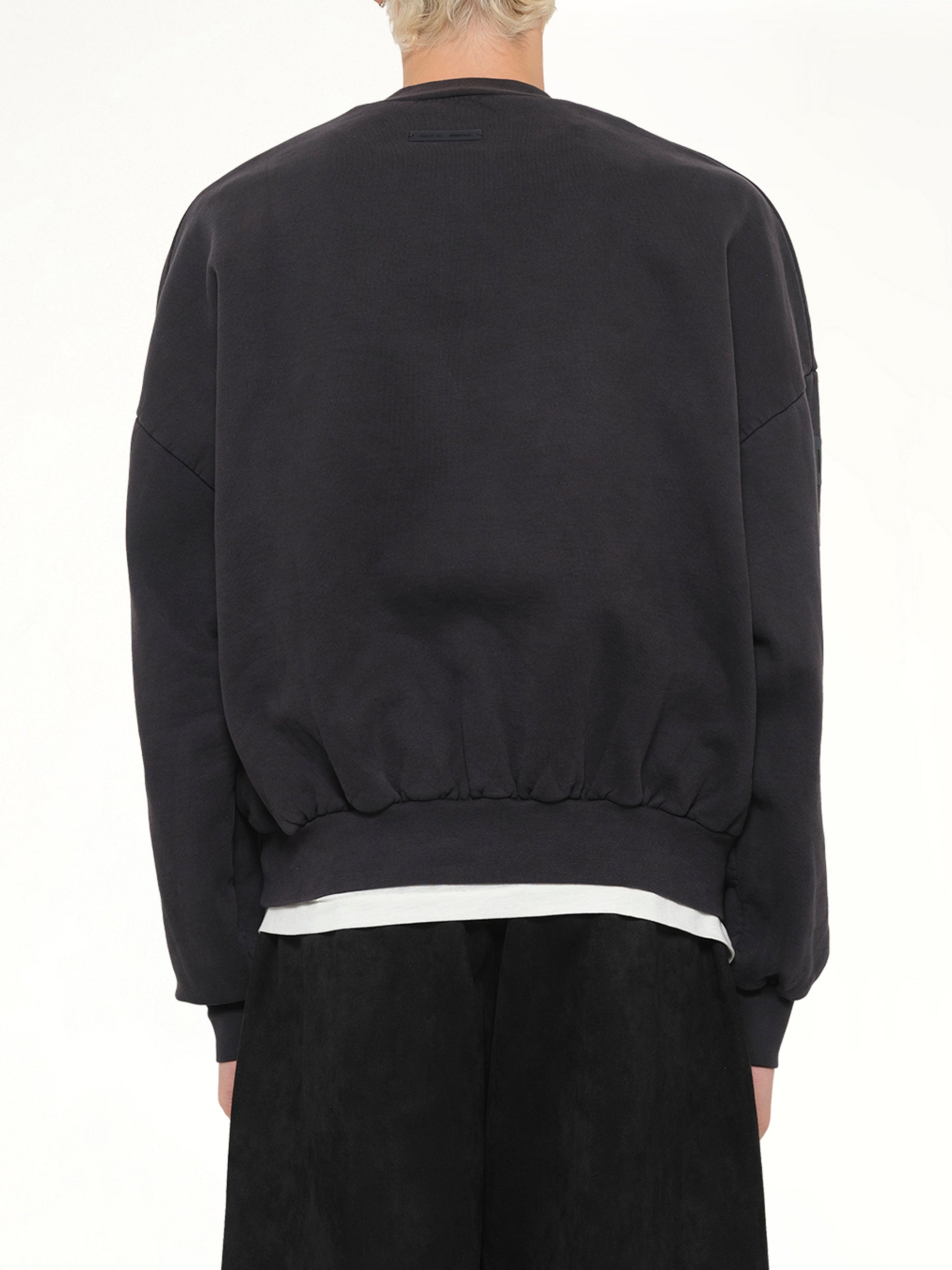 Cropped Relaxed Sweatshirt in Vintage Black