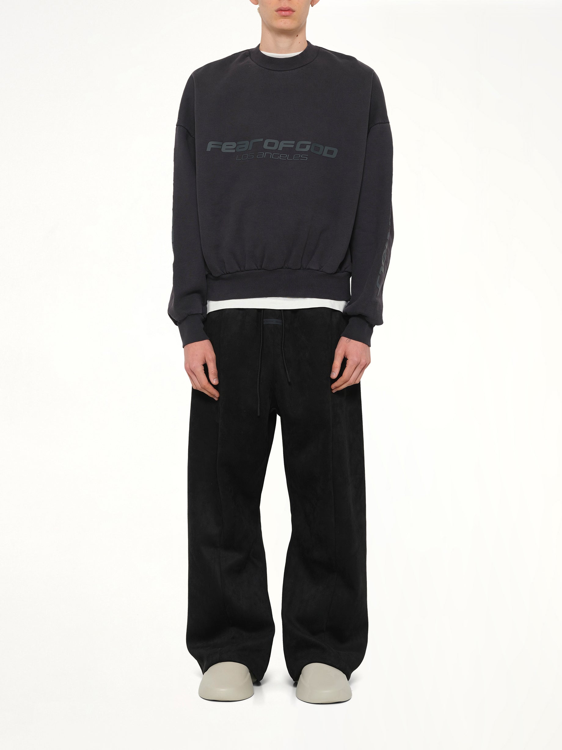 Cropped Relaxed Sweatshirt in Vintage Black