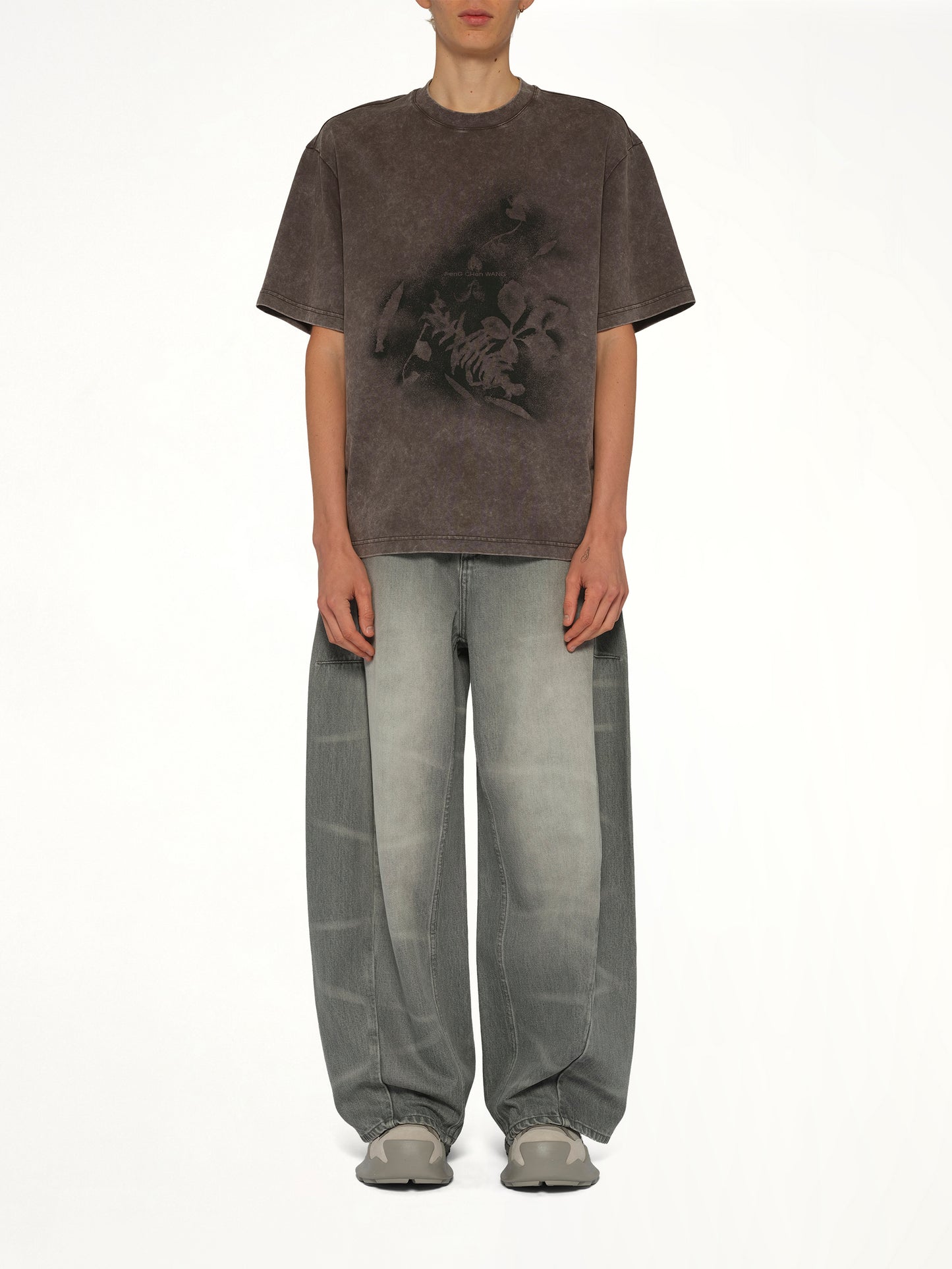 Spray Painted Plant T-Shirt in Grey