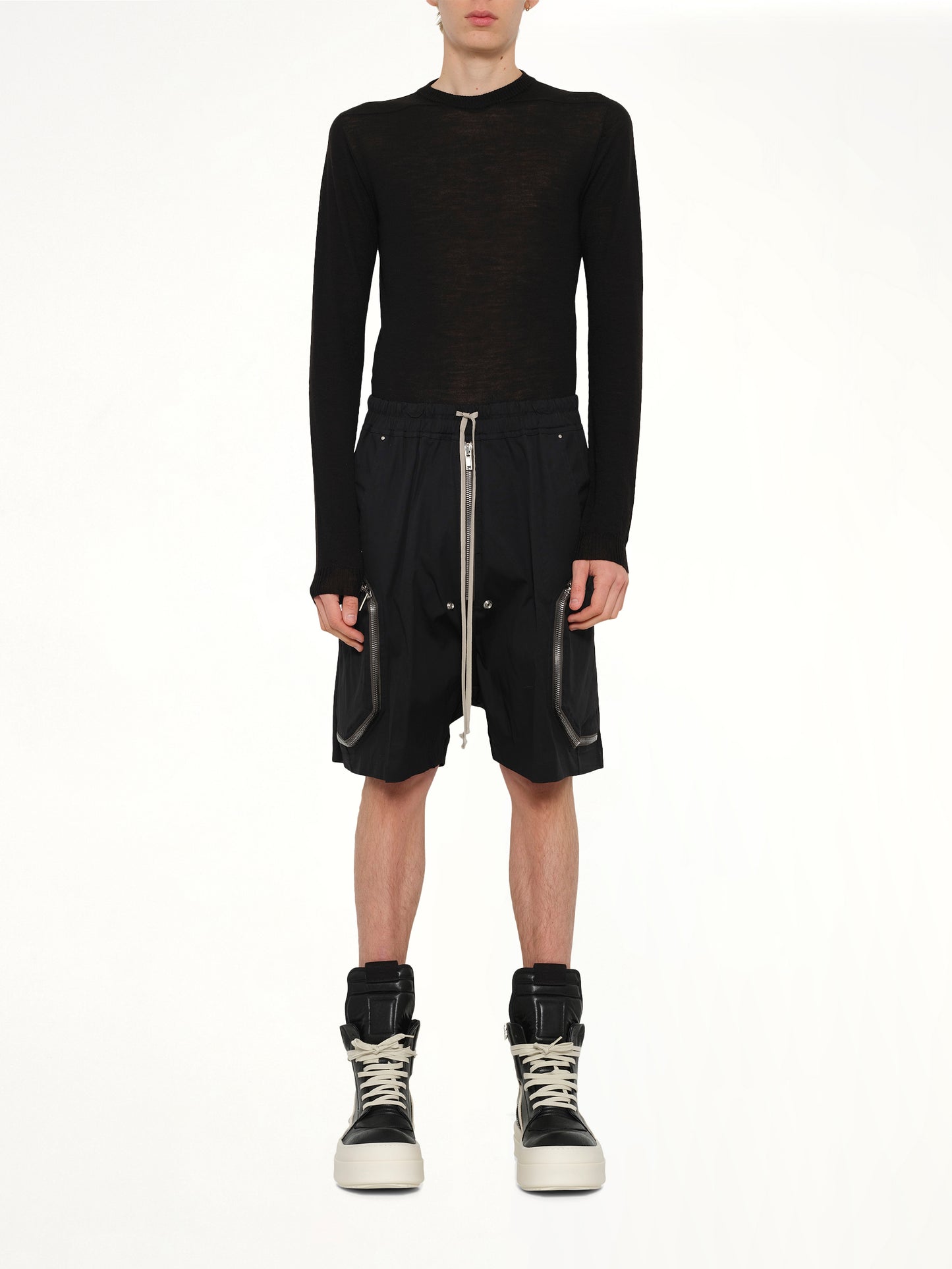 Heizer Bela in Black