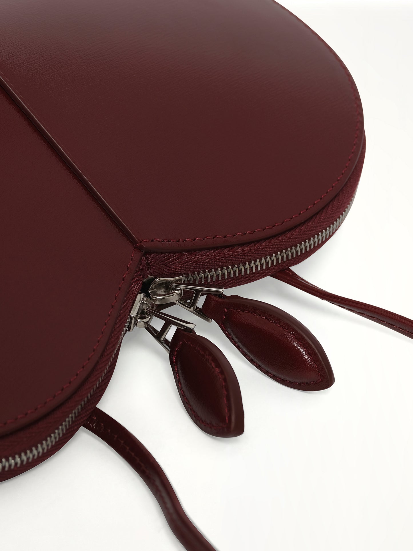 Le Coeur Bag in Rouge Grenat