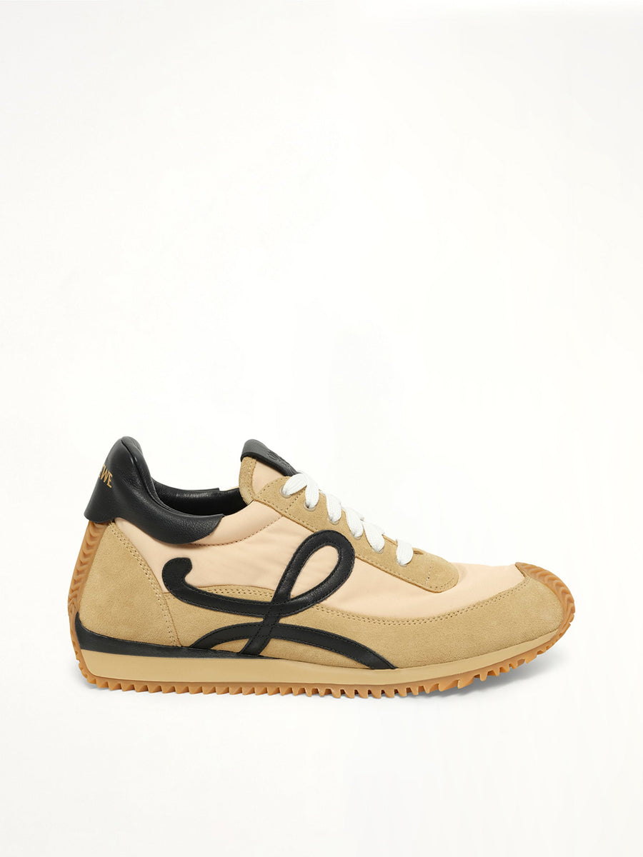 Flow Runner 2.0 in Gold/Black Side View | LOEWE