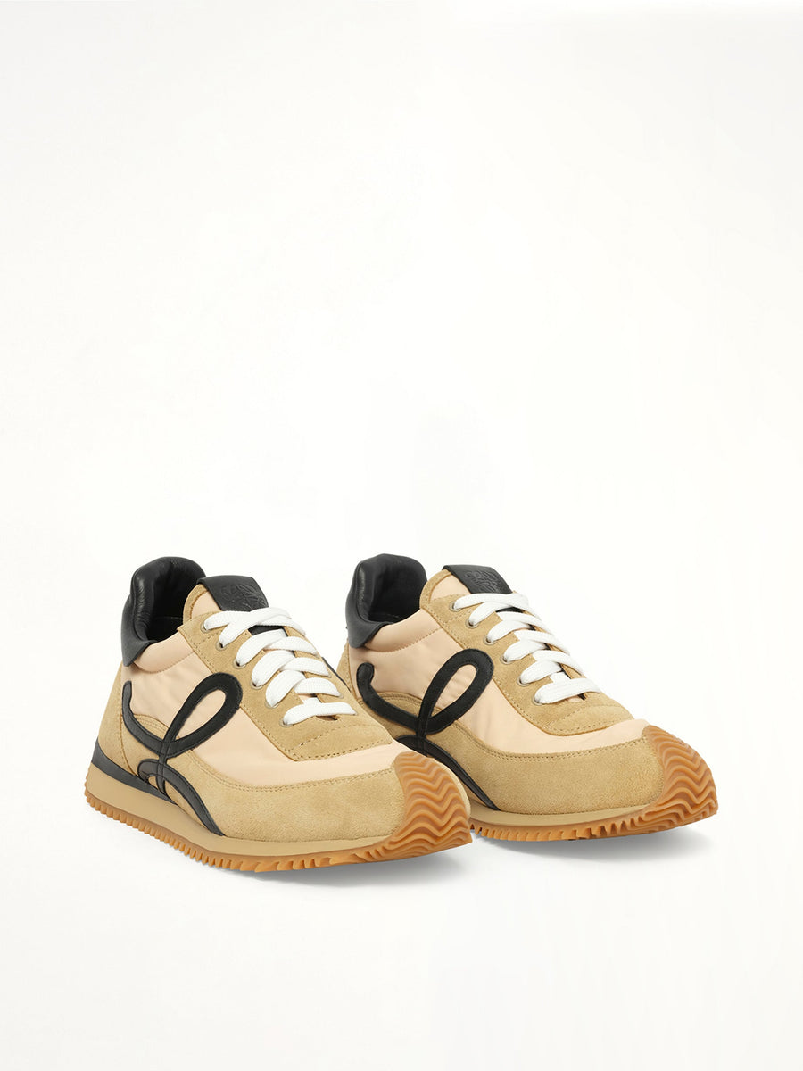 Flow Runner 2.0 in Gold/Black Front View | LOEWE