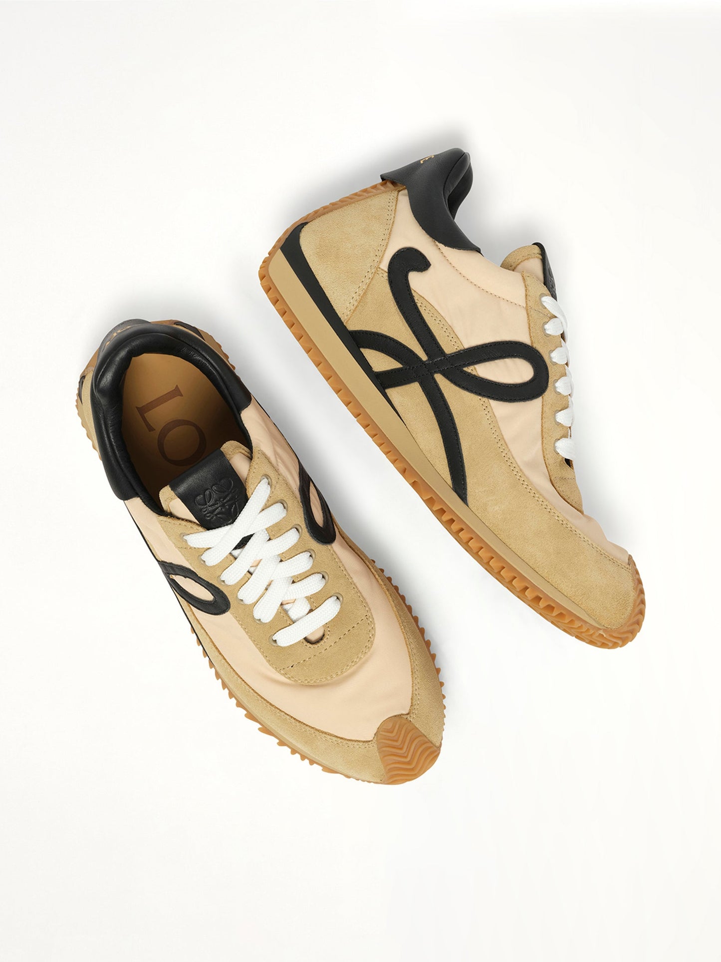 Flow Runner 2.0 in Gold/Black Top View | LOEWE