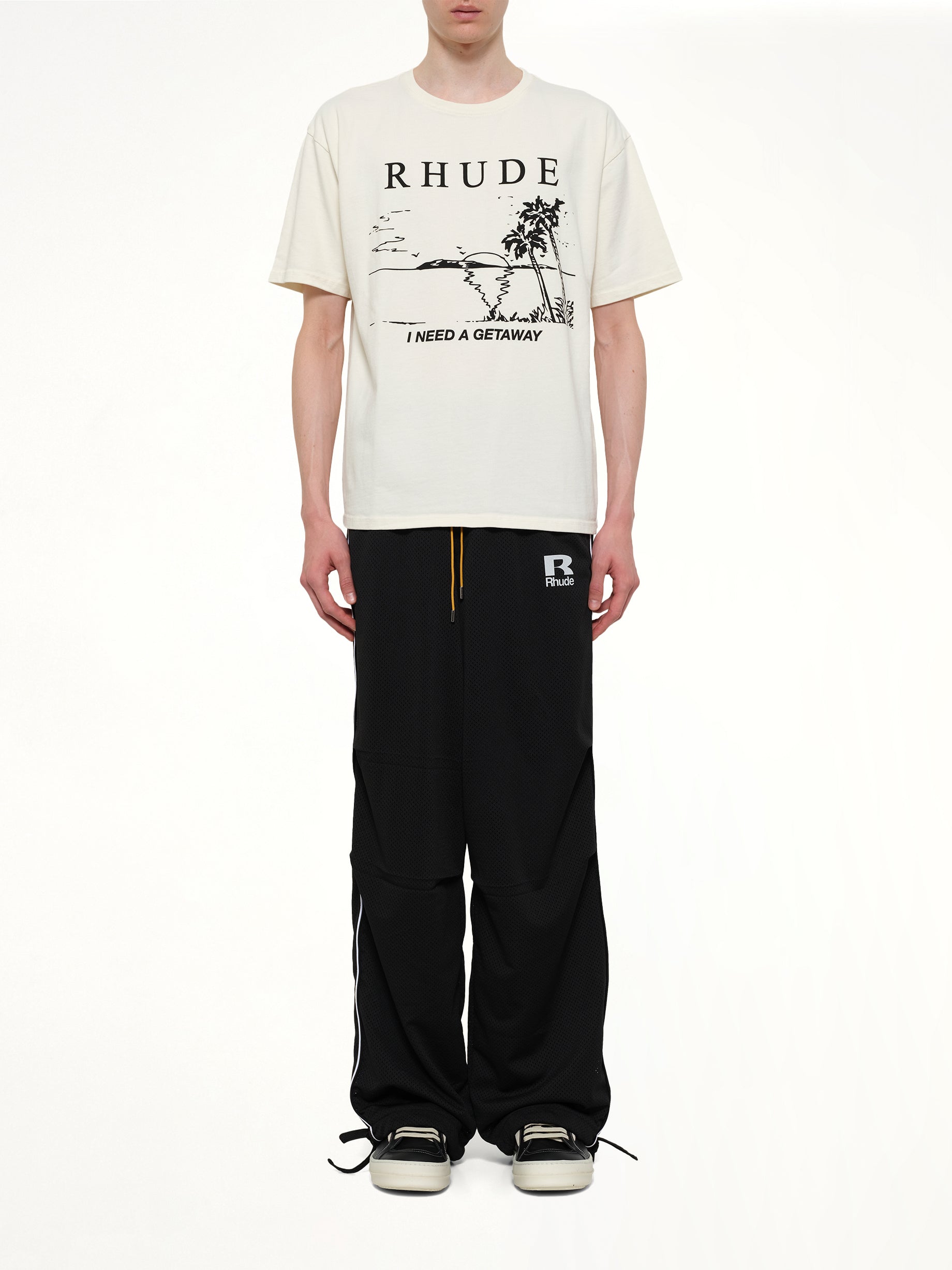 ヴィンテージホワイトのI Need A Getaway Tシャツ