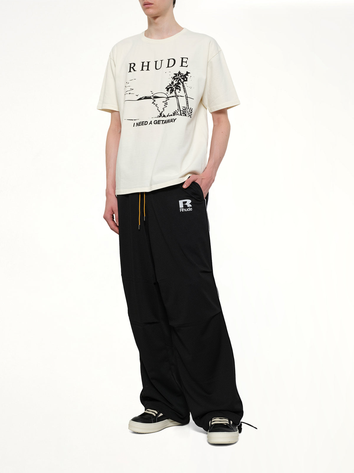 ヴィンテージホワイトのI Need A Getaway Tシャツ
