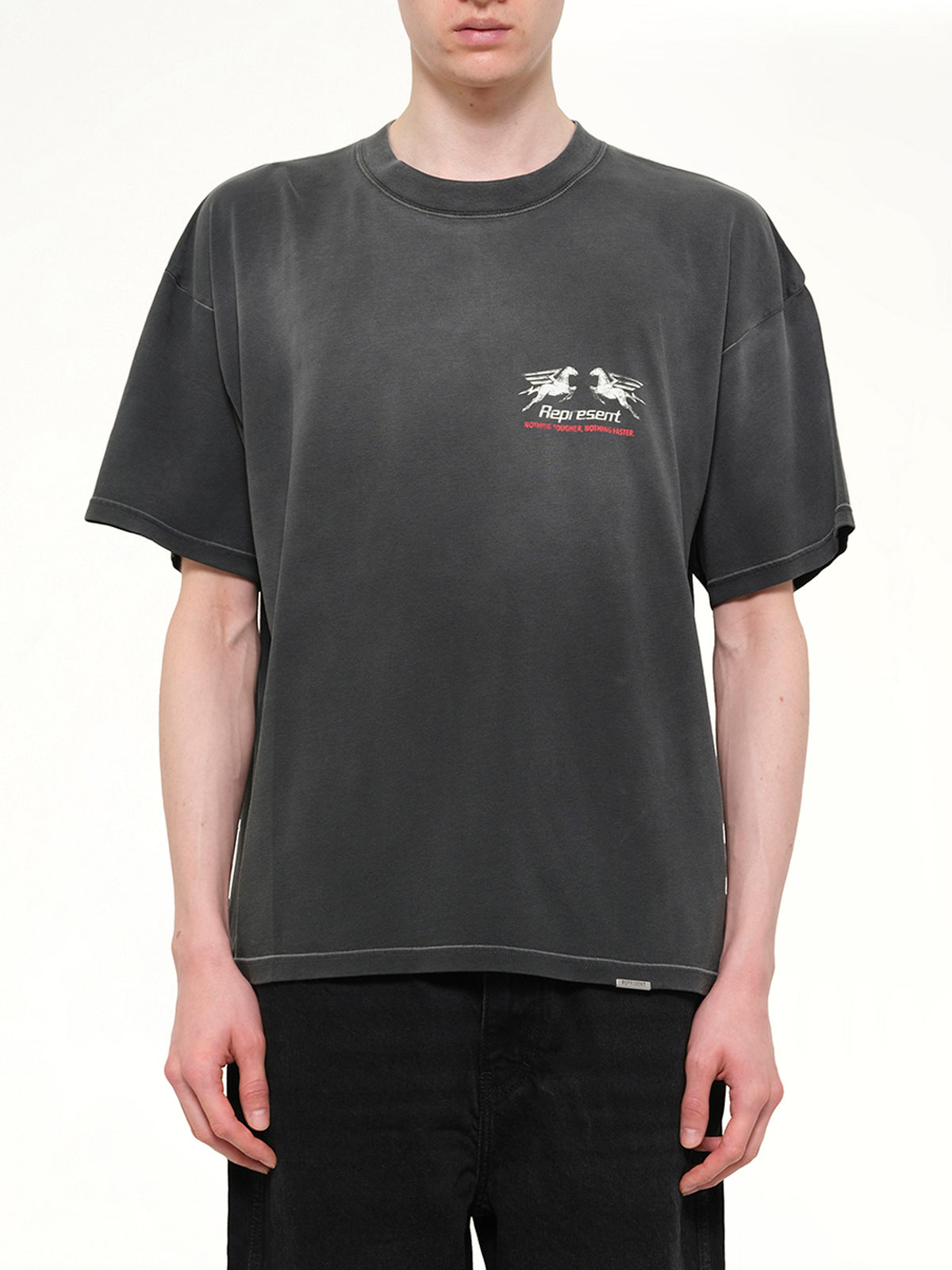 汚れたブラックの24時間サービスTシャツ
