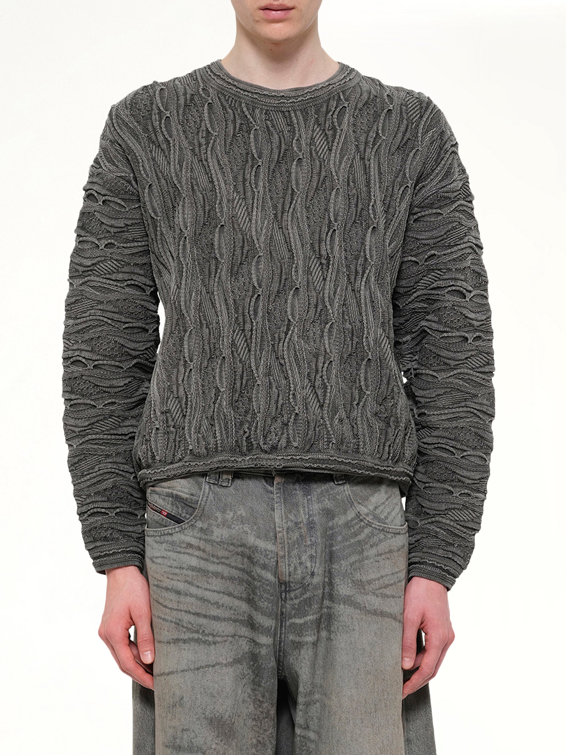 Air Yarn Regulator Knit Pullover in Charcoal