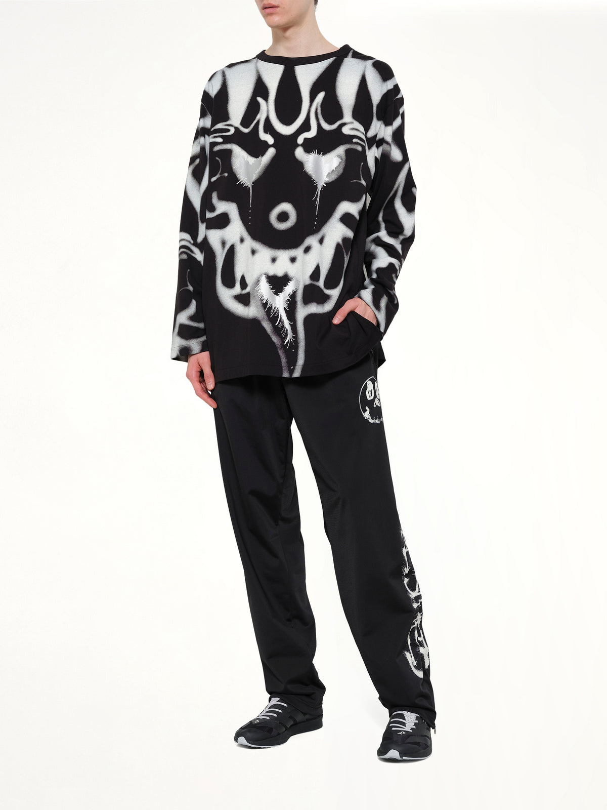 Skull Graphic 3 Stripe Pants in Black