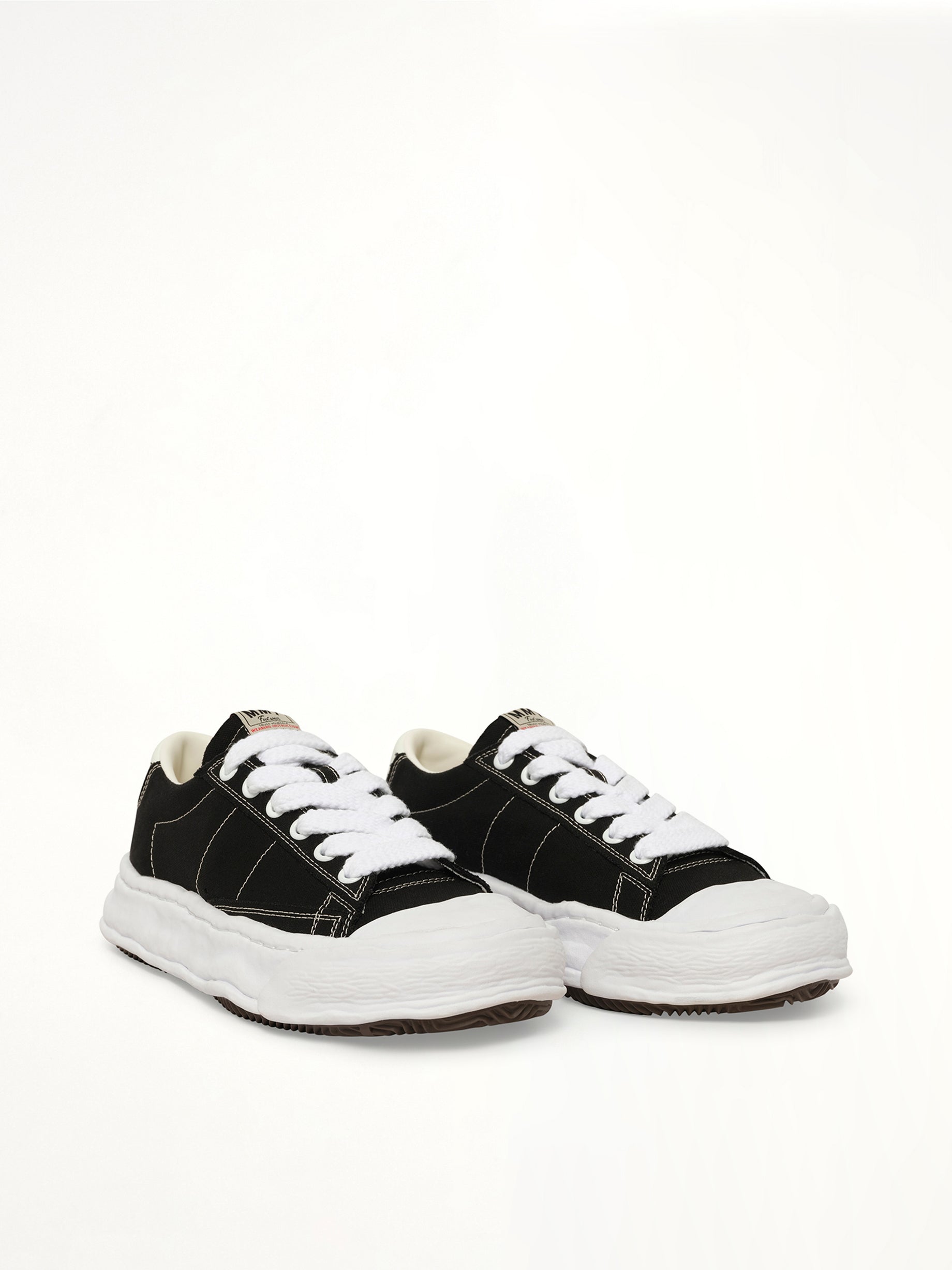 Jackson Canvas Low Top Sneakers in Black