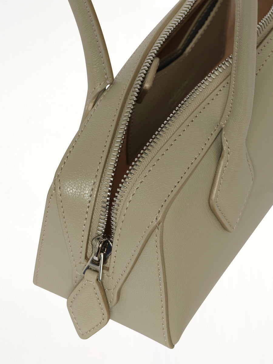 Le Teckel Small Bag in Beige