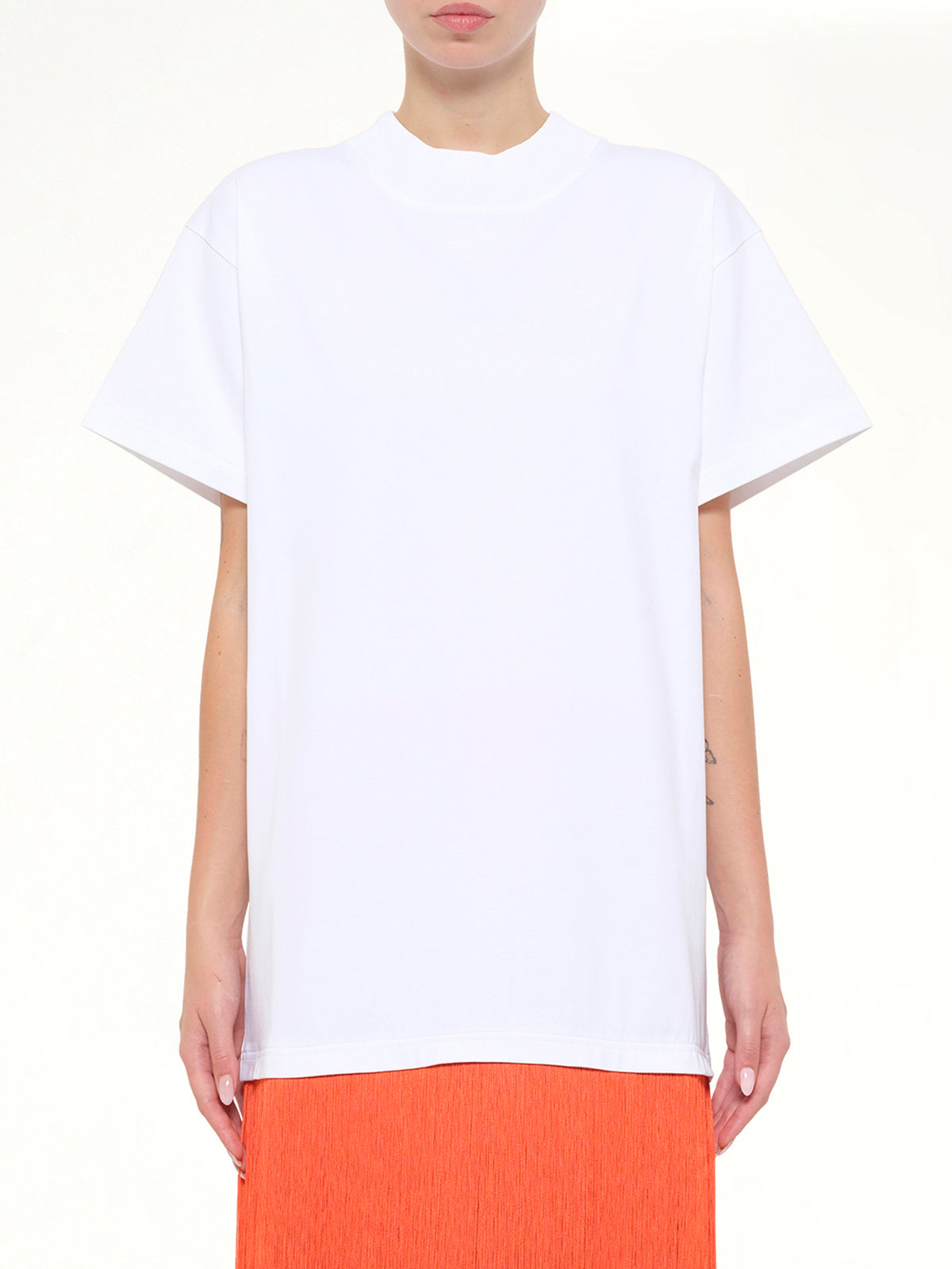 ホワイトのフリンジTシャツ