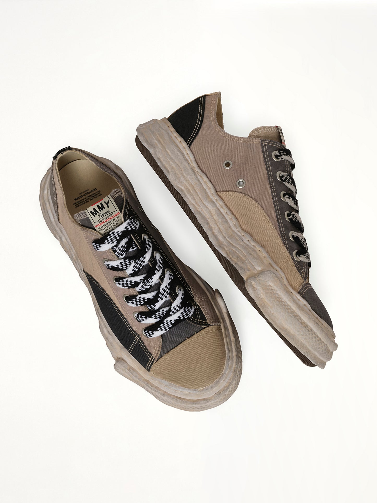 Exclusive Peterson 23 OG Multicolour Sneaker in Black/White
