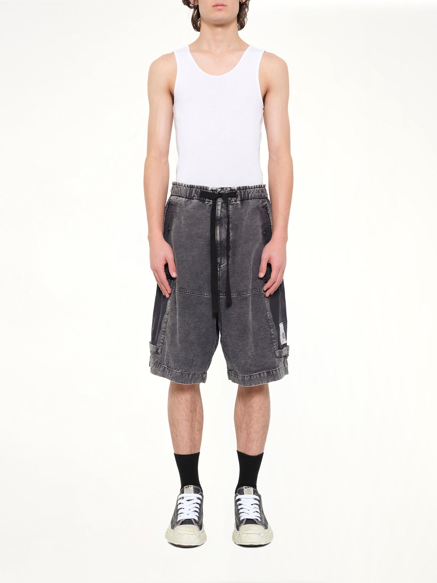 Damaged Cargo Short Pants in Black