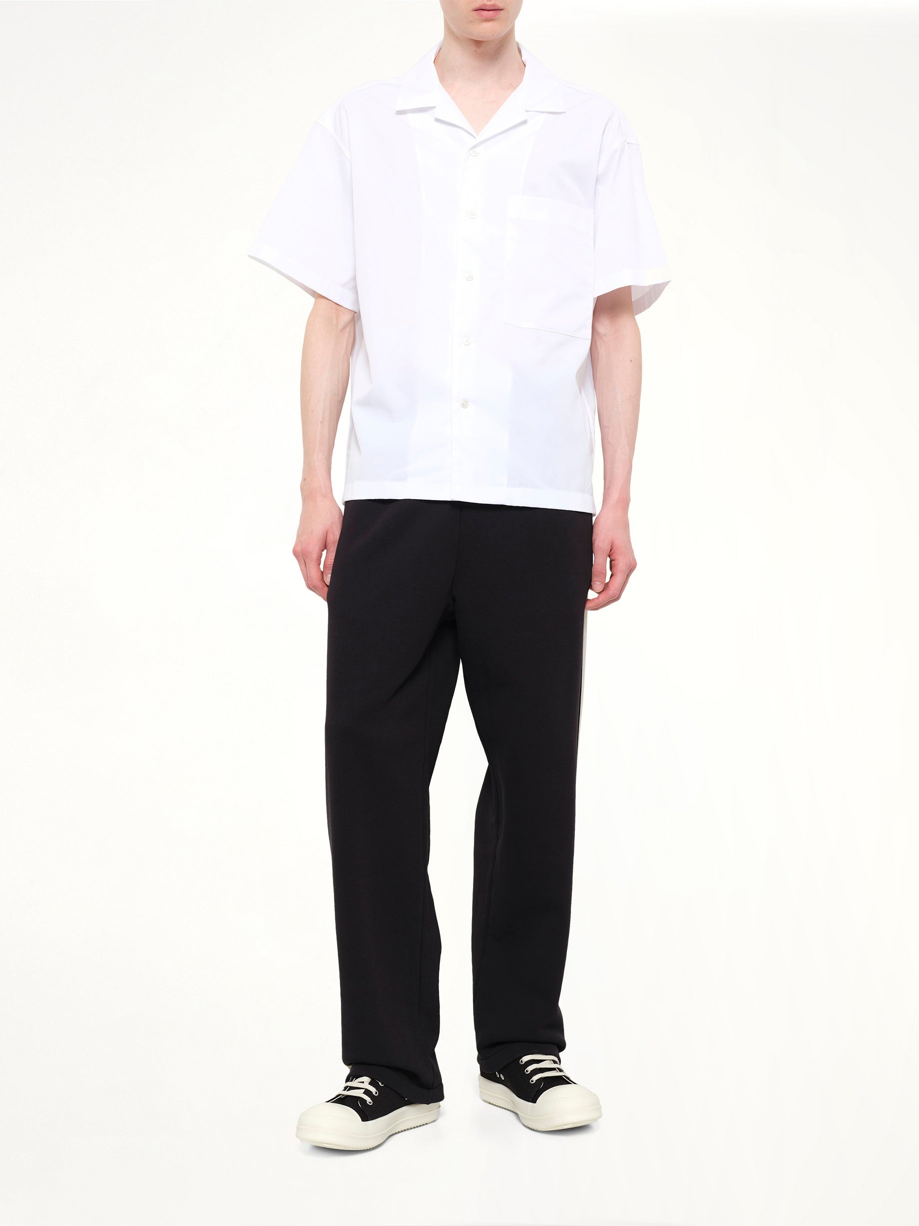 B Curved Logo Bowling Shirt in Off White/Black