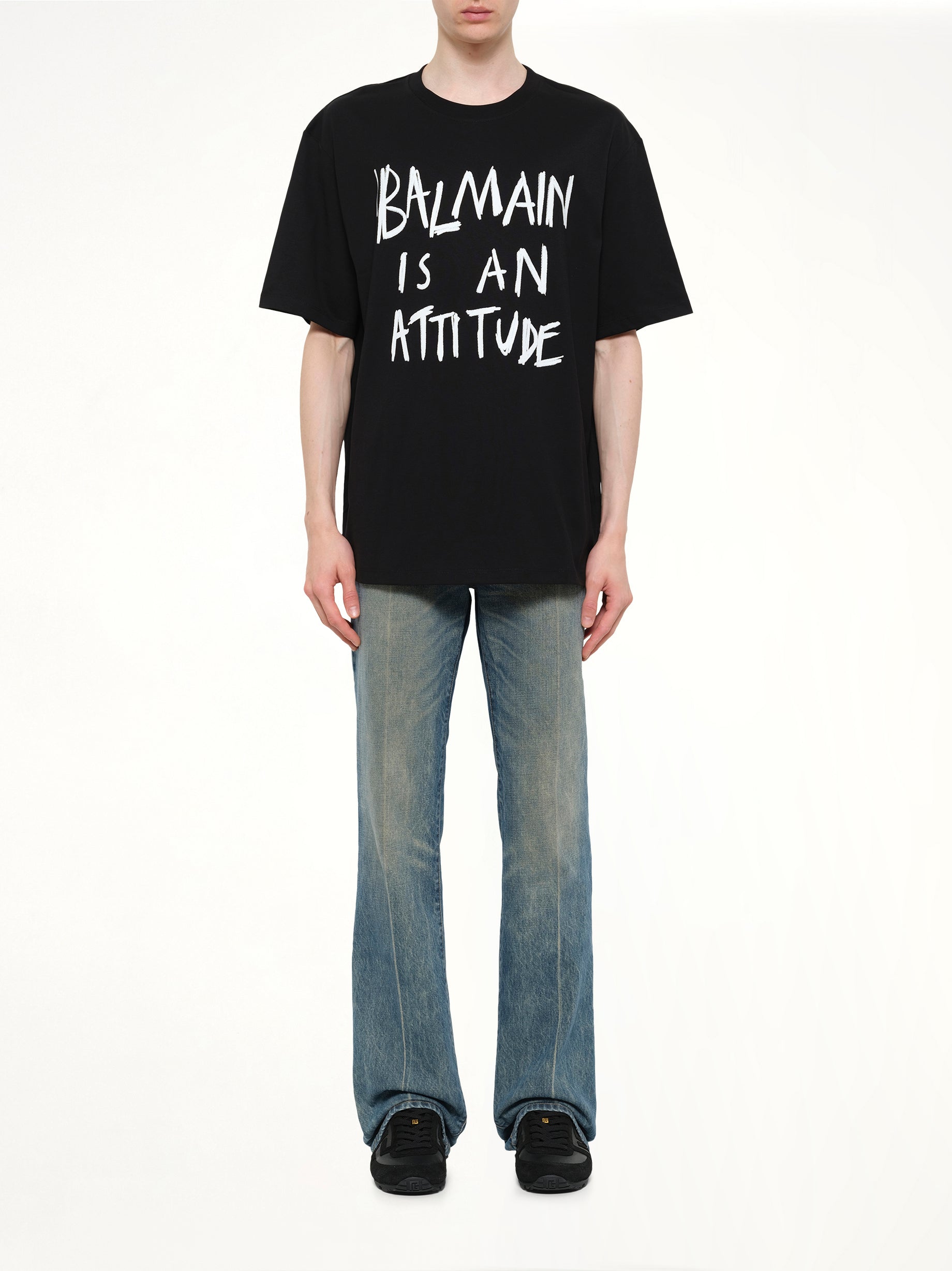 ブラック/ホワイトのバルマンアティチュードTシャツバルキーフィット