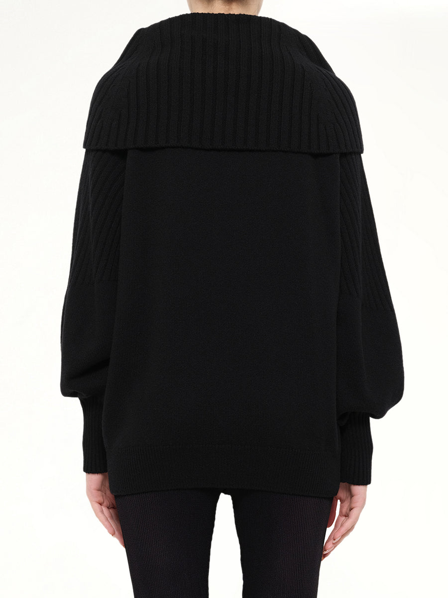 Pullover Sweater in Black